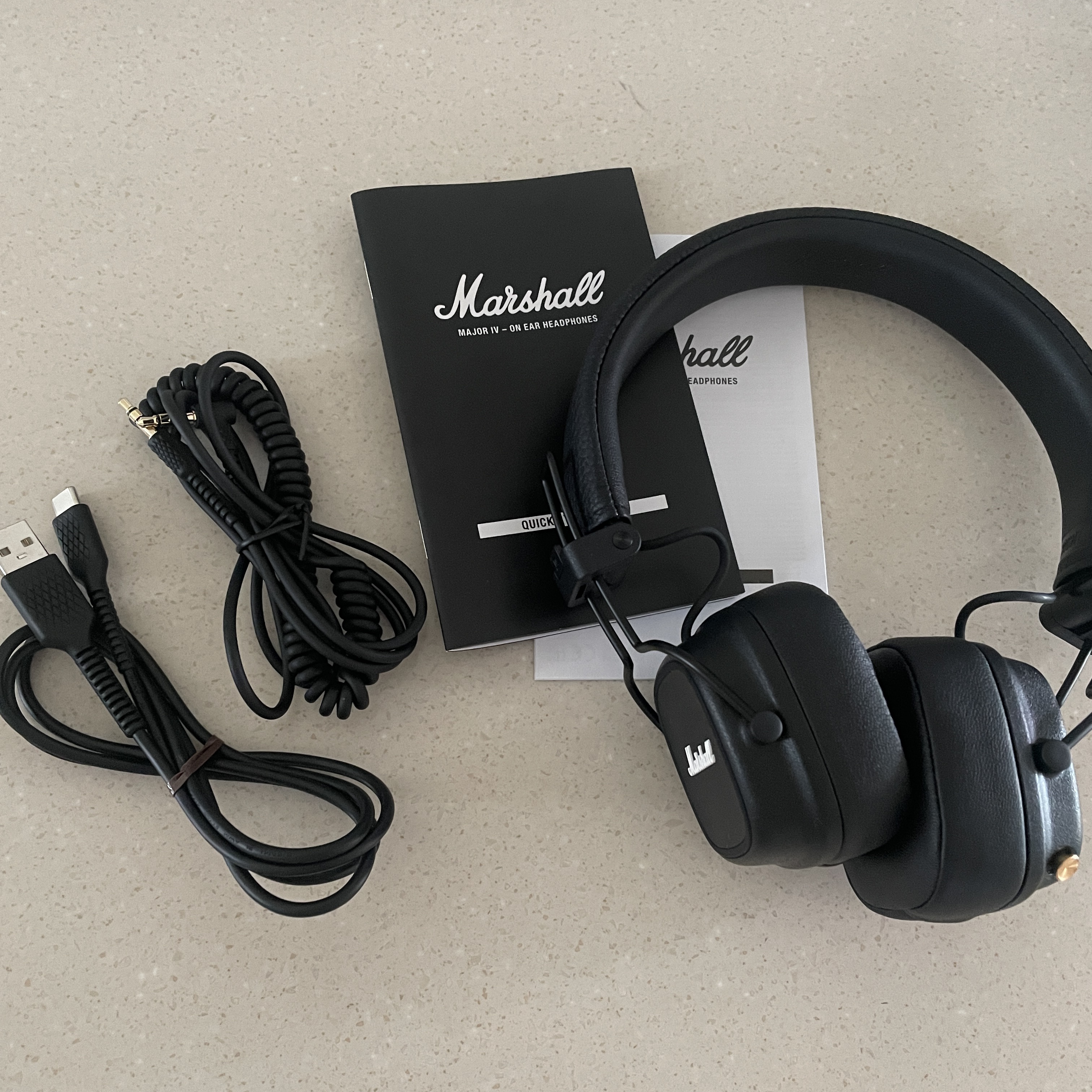 Marshall Major IV Black (Korean Ver.) 착용 스타일