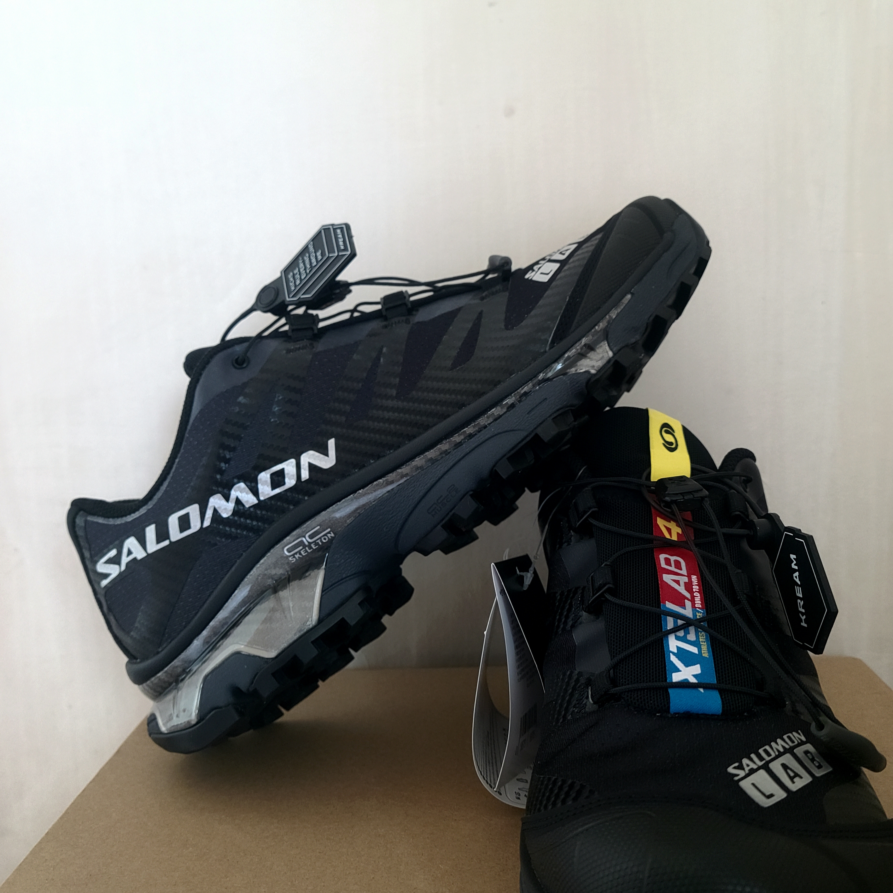 Salomon XT-4 Black Silver Metallic 착용 스타일