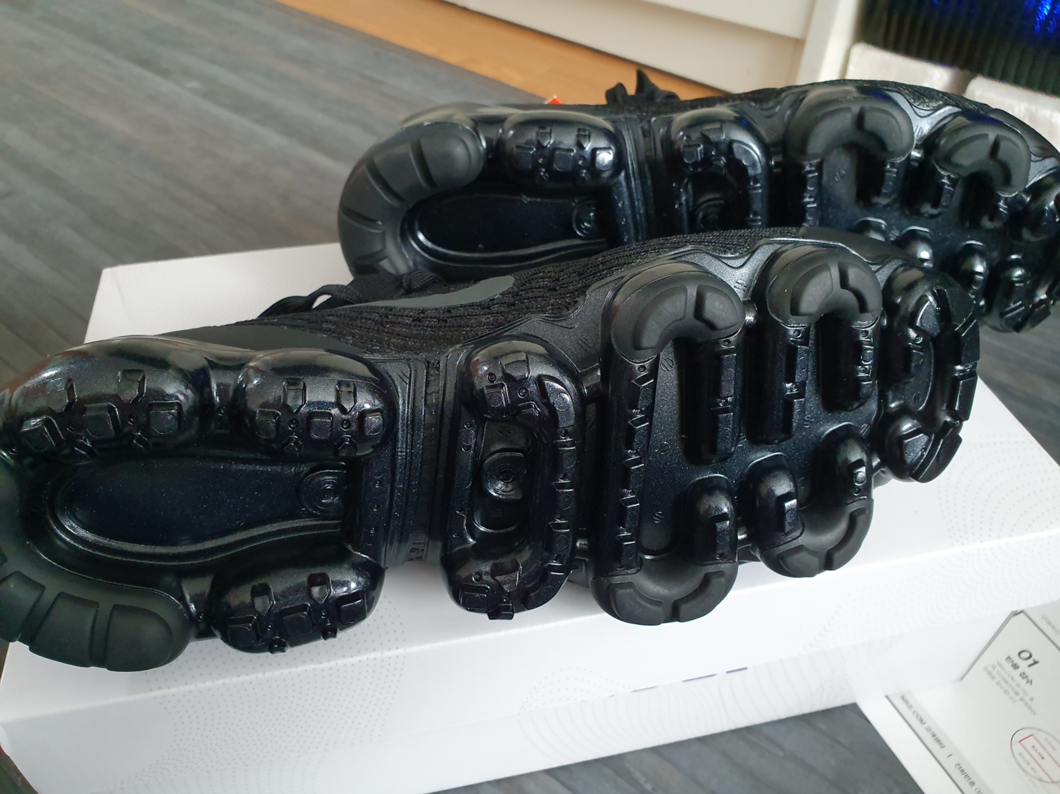 Nike Air VaporMax Flyknit 3.0 Triple Black 착용 스타일 - 4