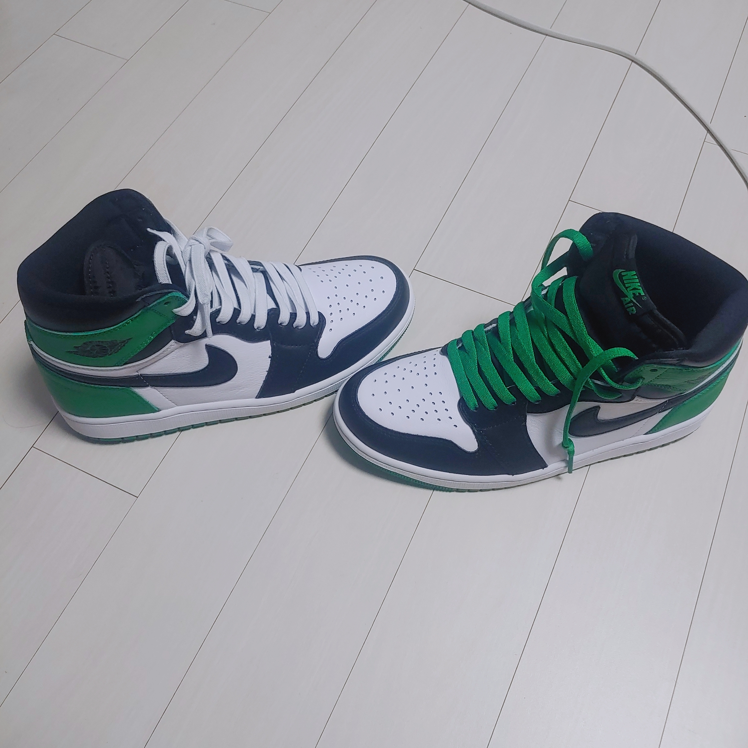 Jordan 1 Retro High OG Black and Lucky Green 착용 스타일 - 2
