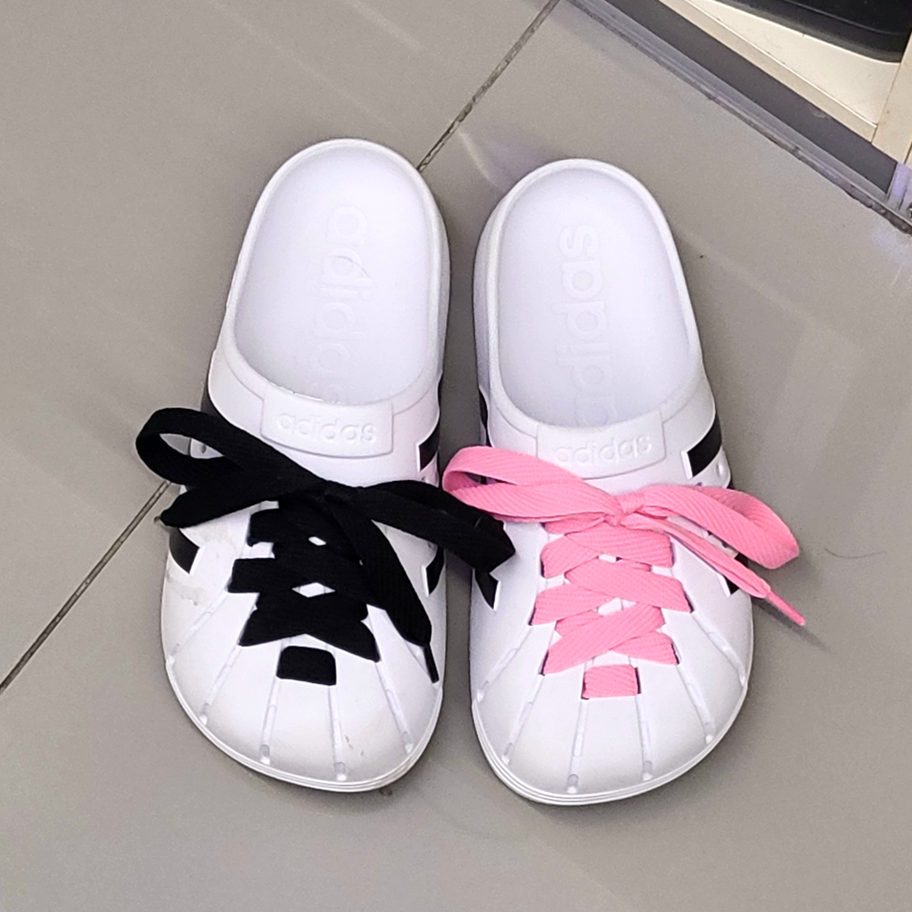 Adidas Adilette Clog White Black 착용 스타일