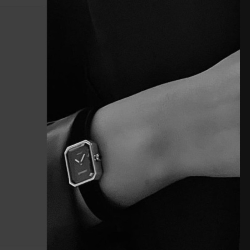 Chanel Premiere Ribbon Watch Black Lacquered Yellow Gold Titanium Black Rubber 착용 스타일