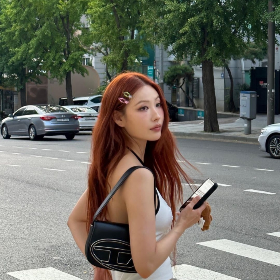 Diesel 1DR Shoulder Bag in Nappa Leather Black 착용 스타일 - 3