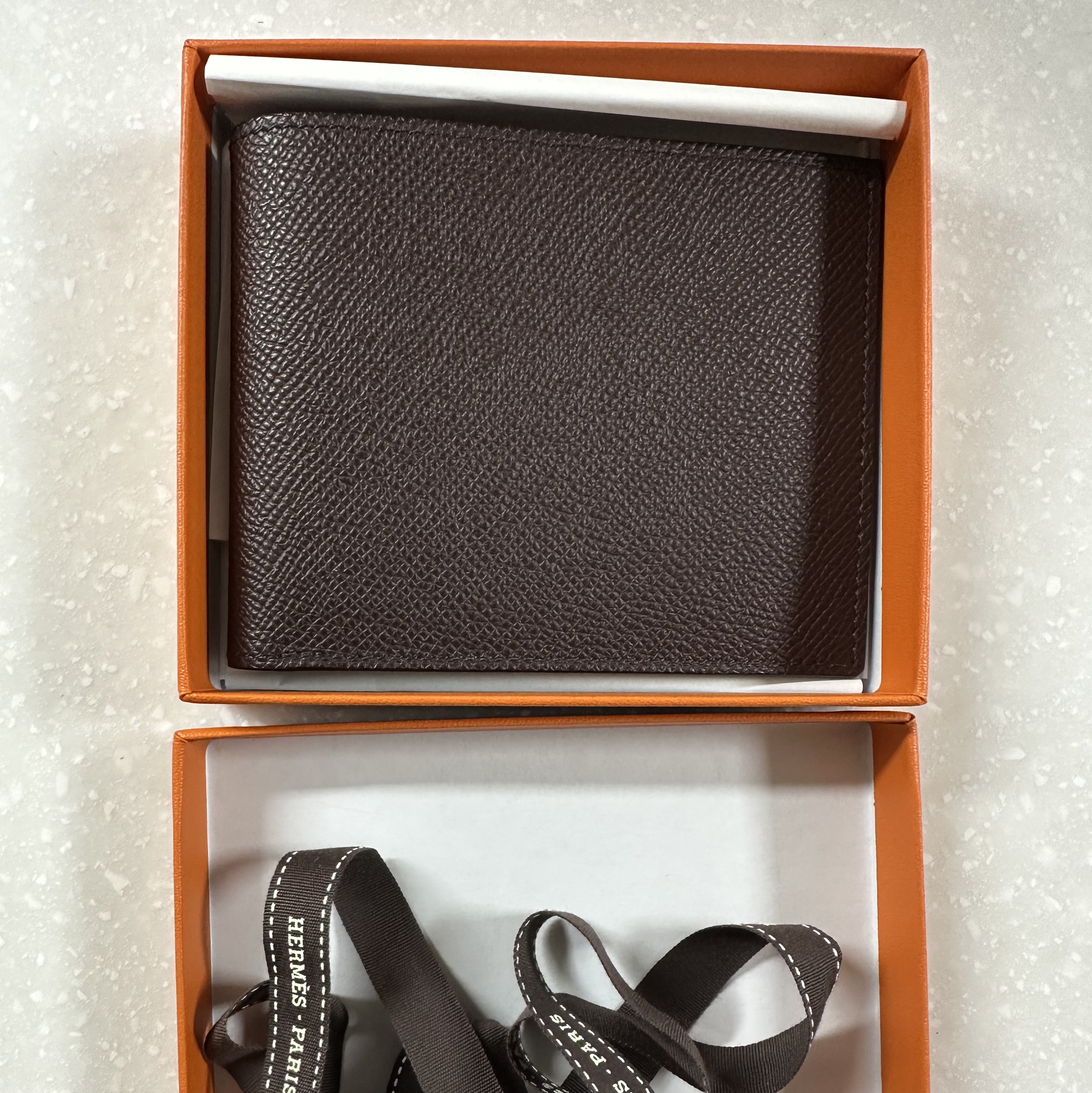 Hermes Citizen Twill Compact Wallet Epsom & Rouge Sellier Bleu de France Saphir 착용 스타일