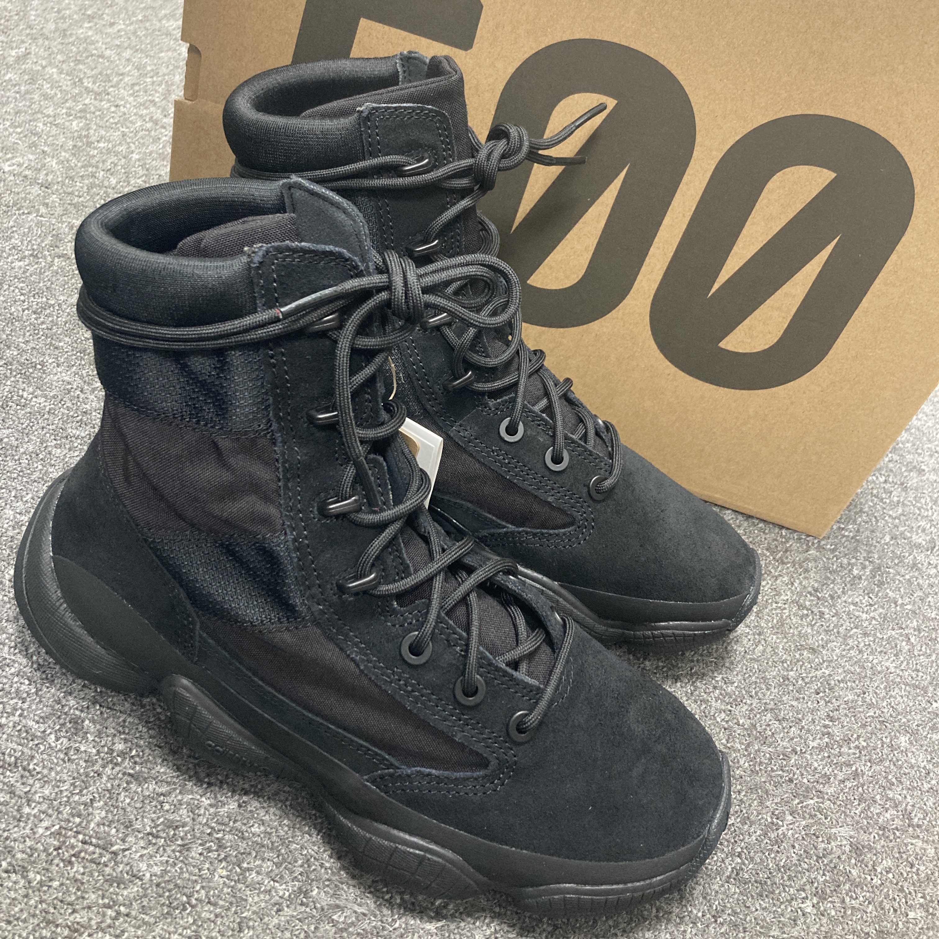 Adidas Yeezy 500 High Tactical Utility Black 착용 스타일