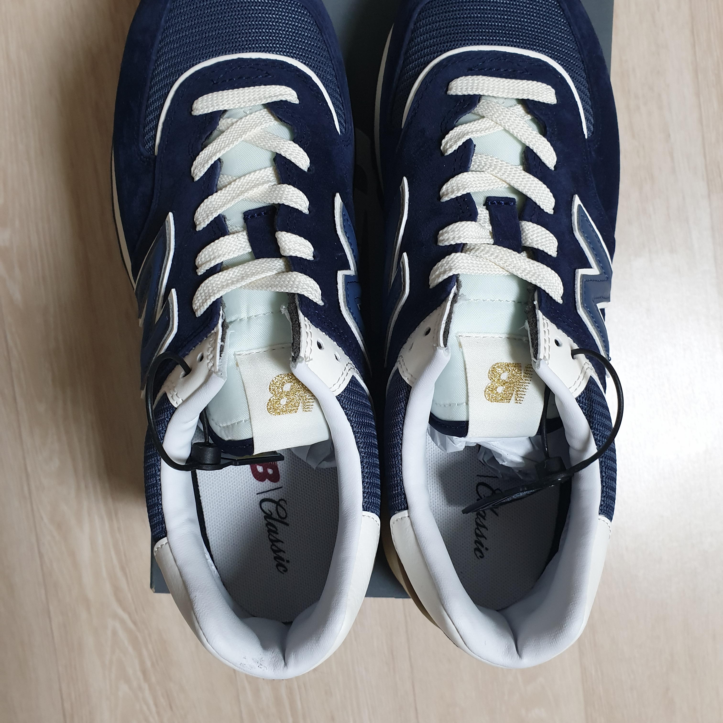 New Balance 574 Legacy Navy 착용 스타일 - 2