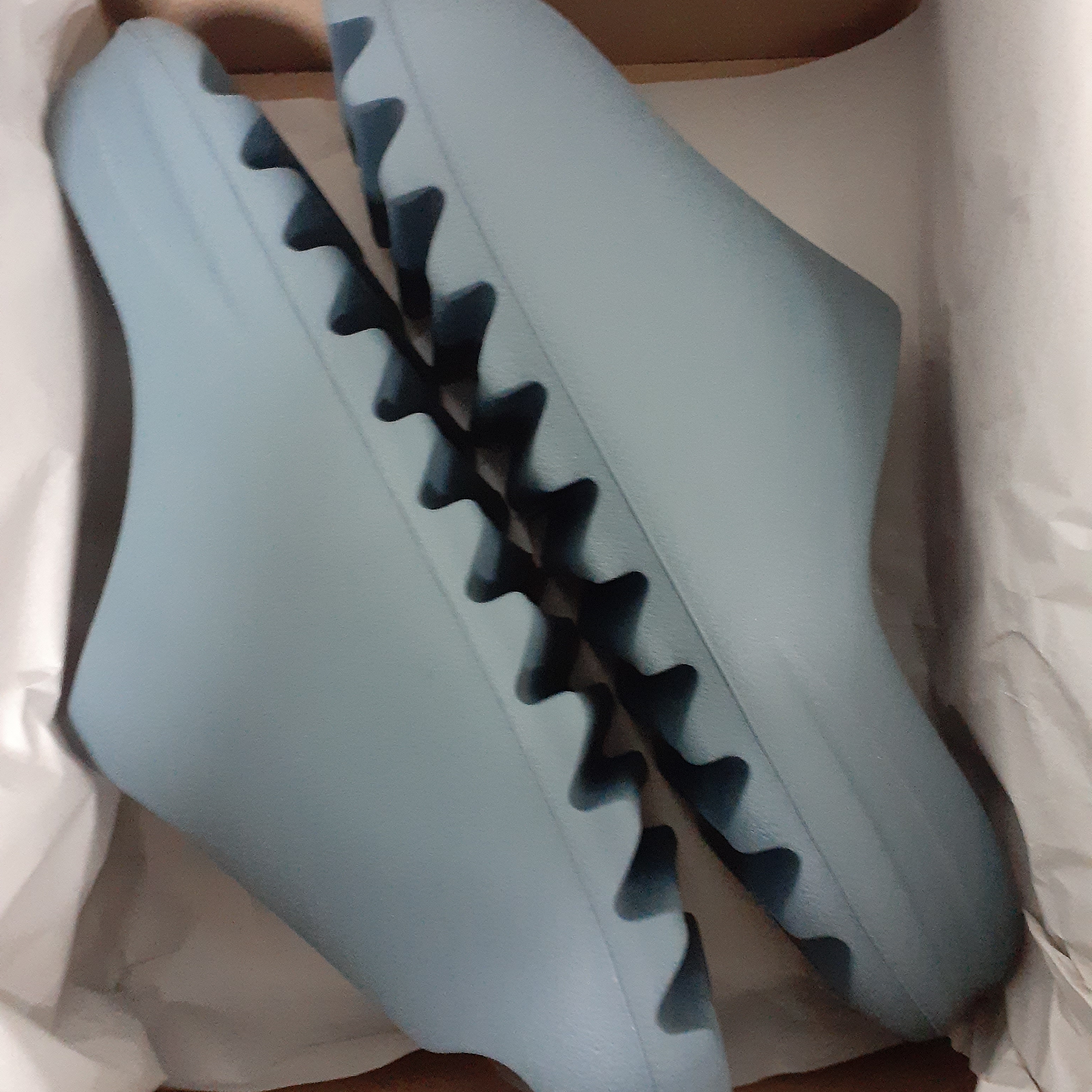 Adidas Yeezy Slide Slate Marine 착용 스타일