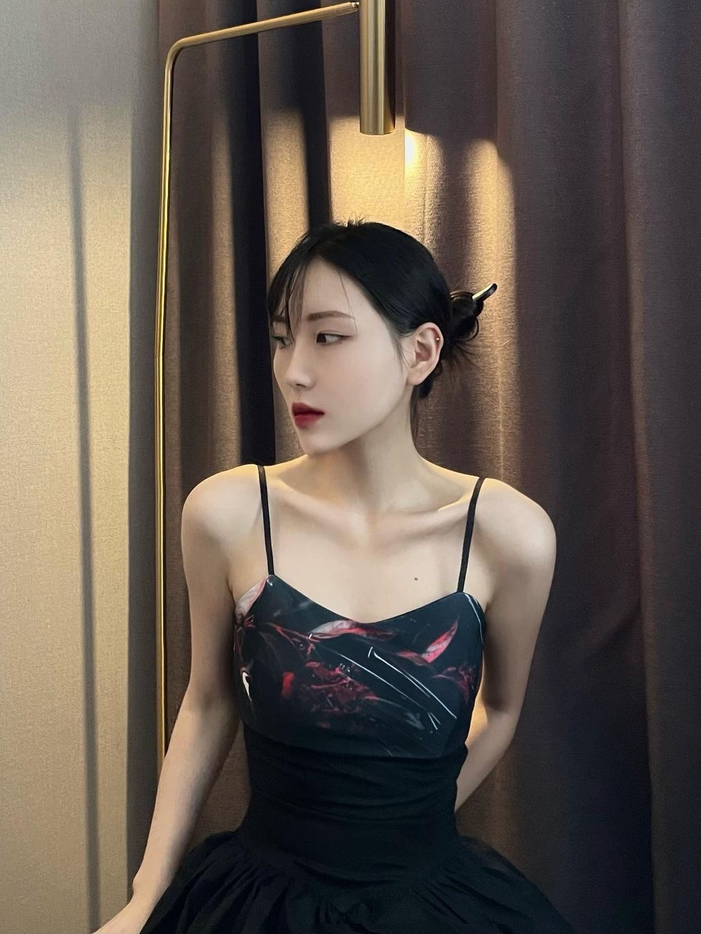 Darling You're Bad Women Unbalanced Shirring Long Dress Black 착용 스타일 - 2