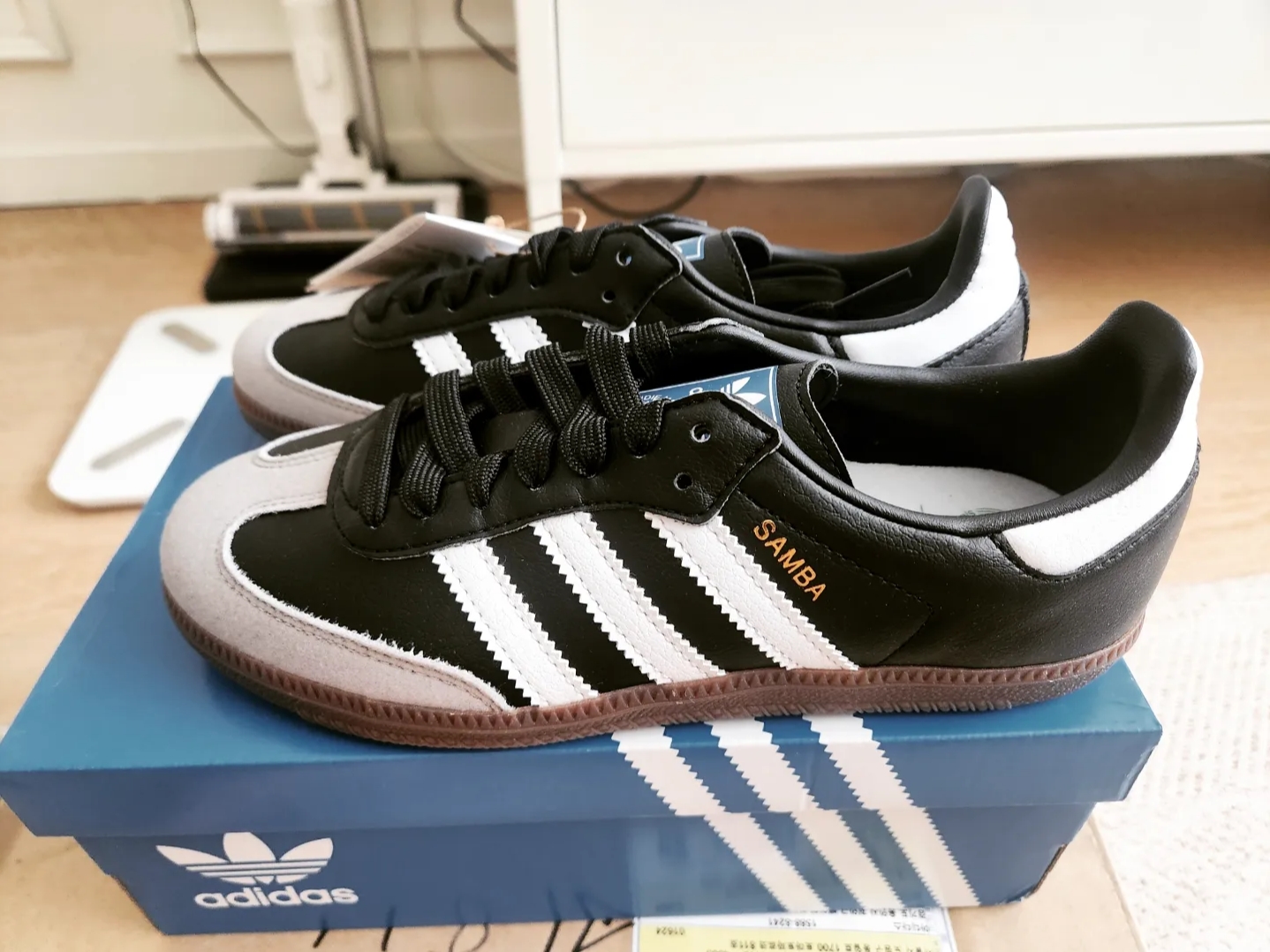 Adidas Samba Vegan Black White 착용 스타일 - 1