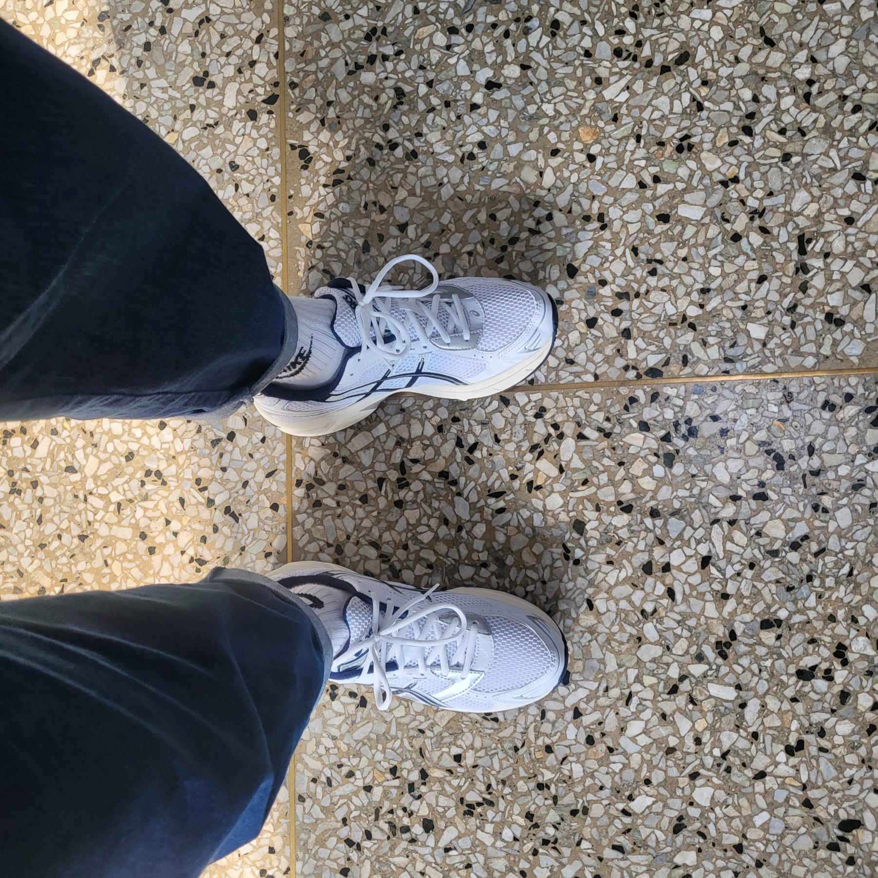 (W) Asics Gel-1130 White Midnight 착용 스타일 - 3