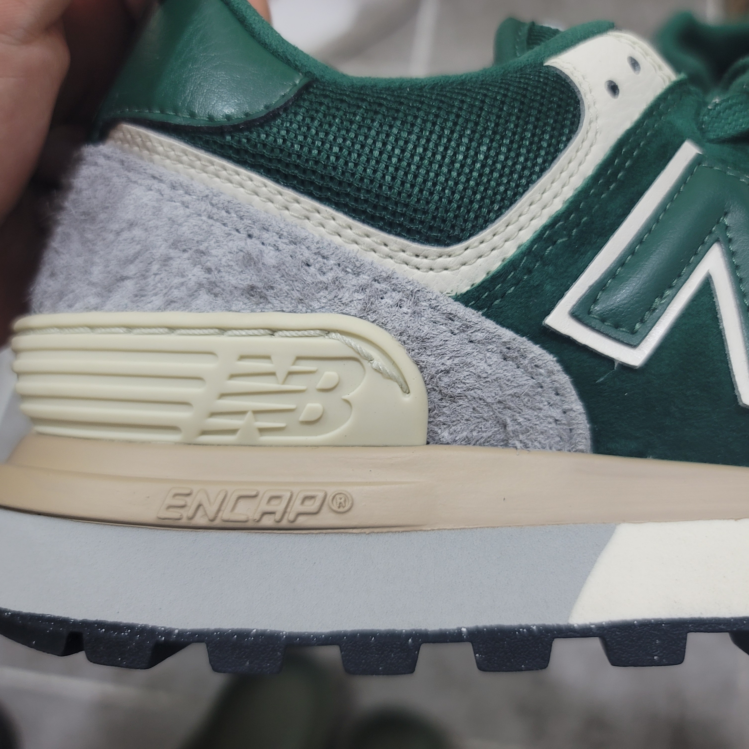New Balance 574 Legacy Green 착용 스타일 - 2