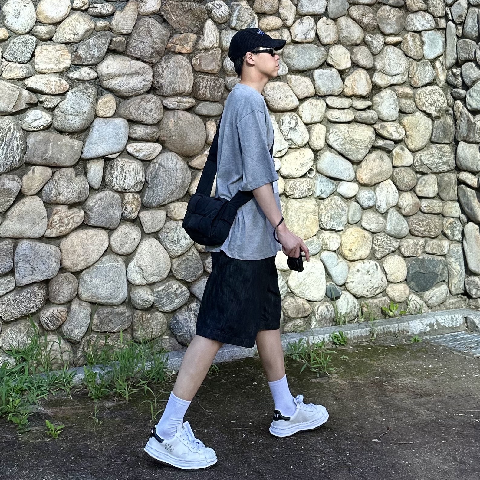 Supreme x Nike Arc Corduroy 6-Panel Black - 22SS, Bottega Veneta Padded Tech Cassette Black 착용 스타일