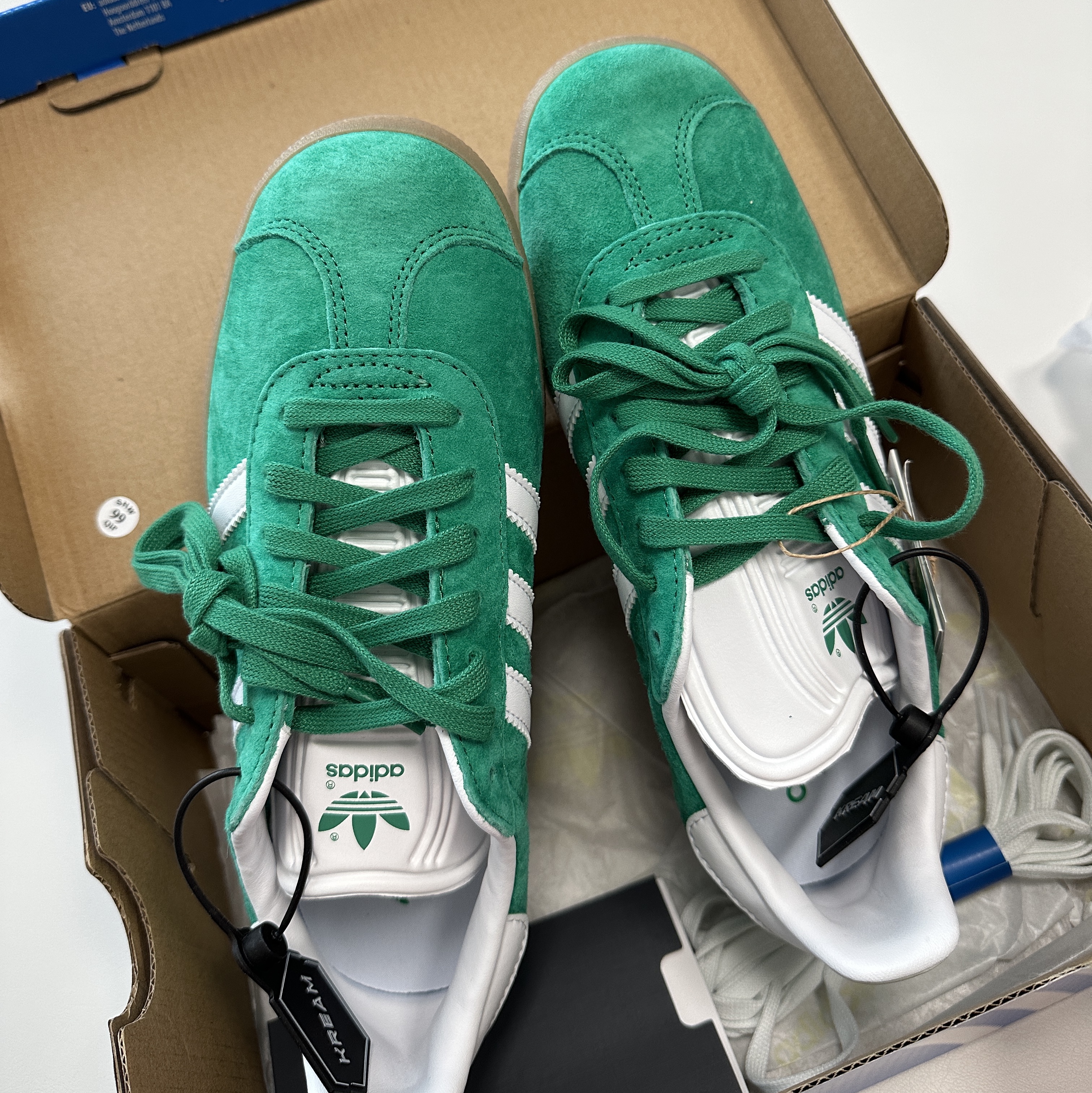 Adidas Gazelle Court Green Cloud White 착용 스타일 - 1