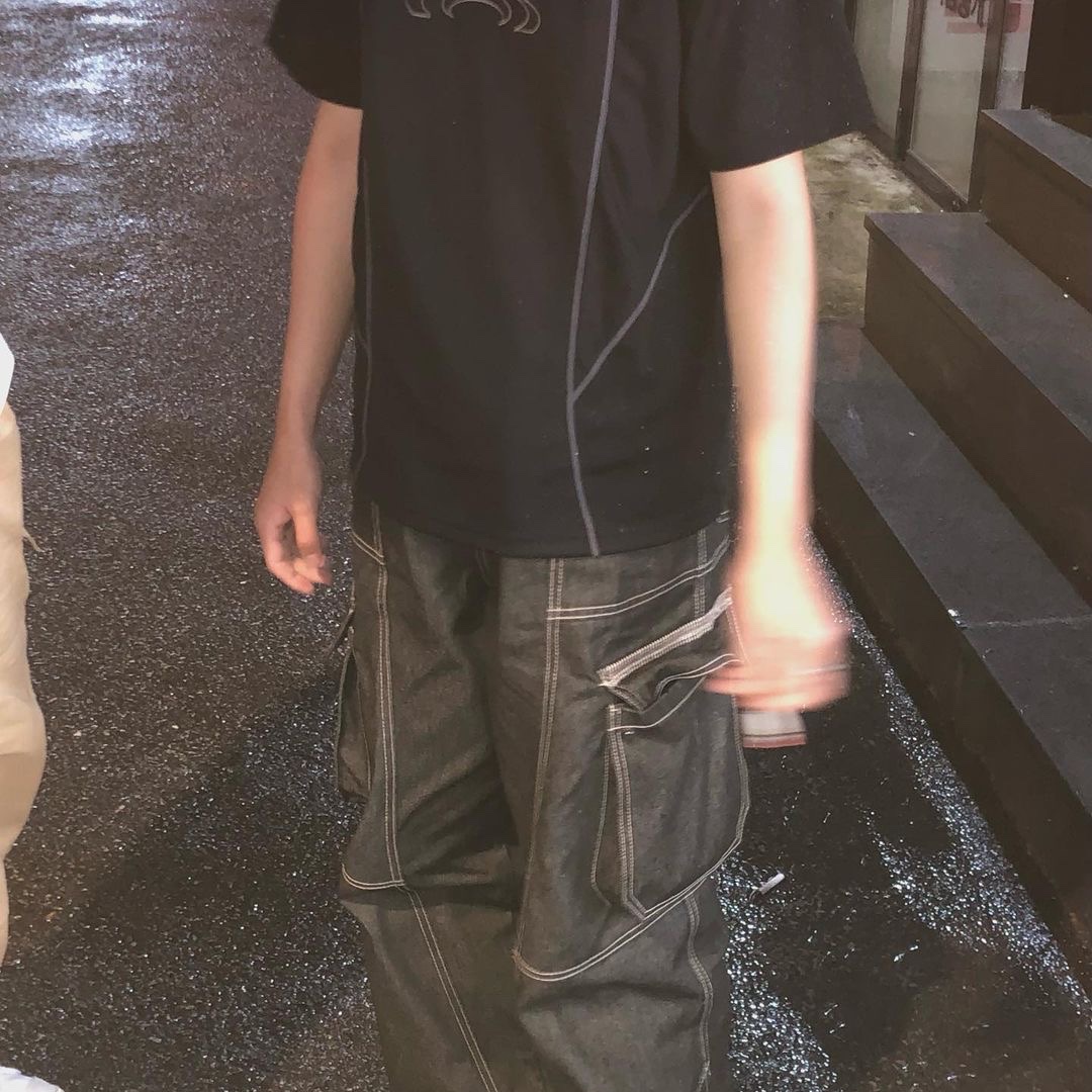 Art of Field Flatlock Stitch Short Sleeved T-Shirt Black, Art of Field Flatlock Stitch Short Sleeved T-Shirt Light Gray 착용 스타일