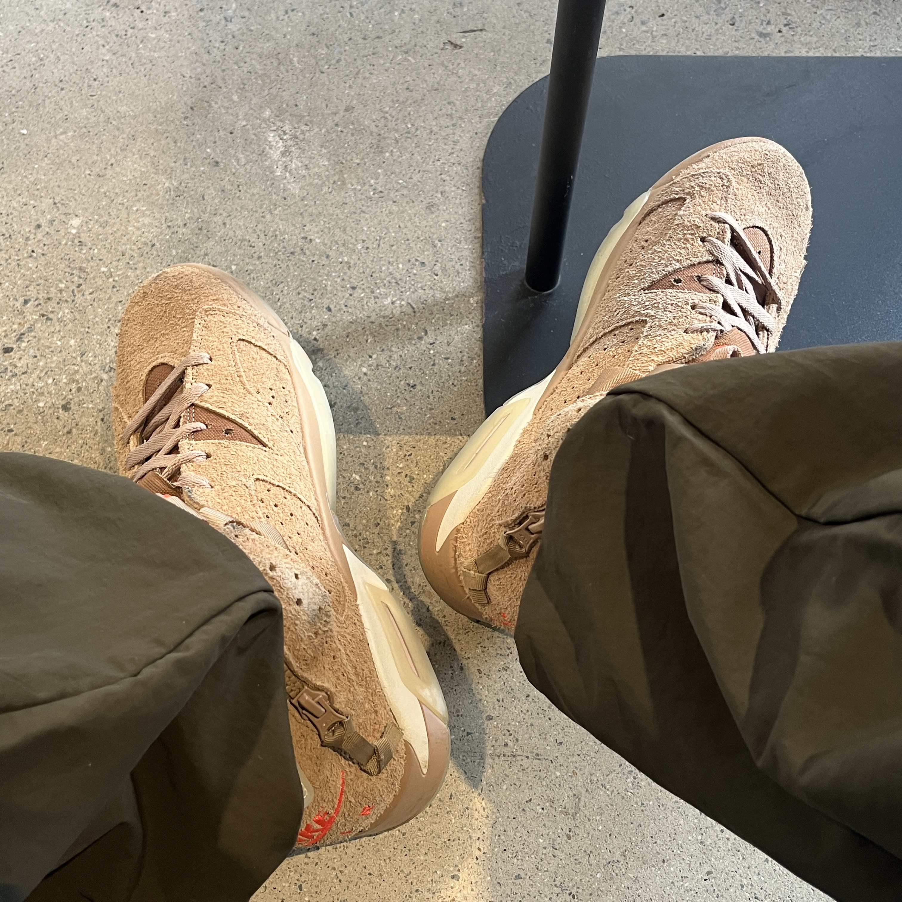 Jordan 6 x Travis Scott Retro SP British Khaki 착용 스타일 - 2