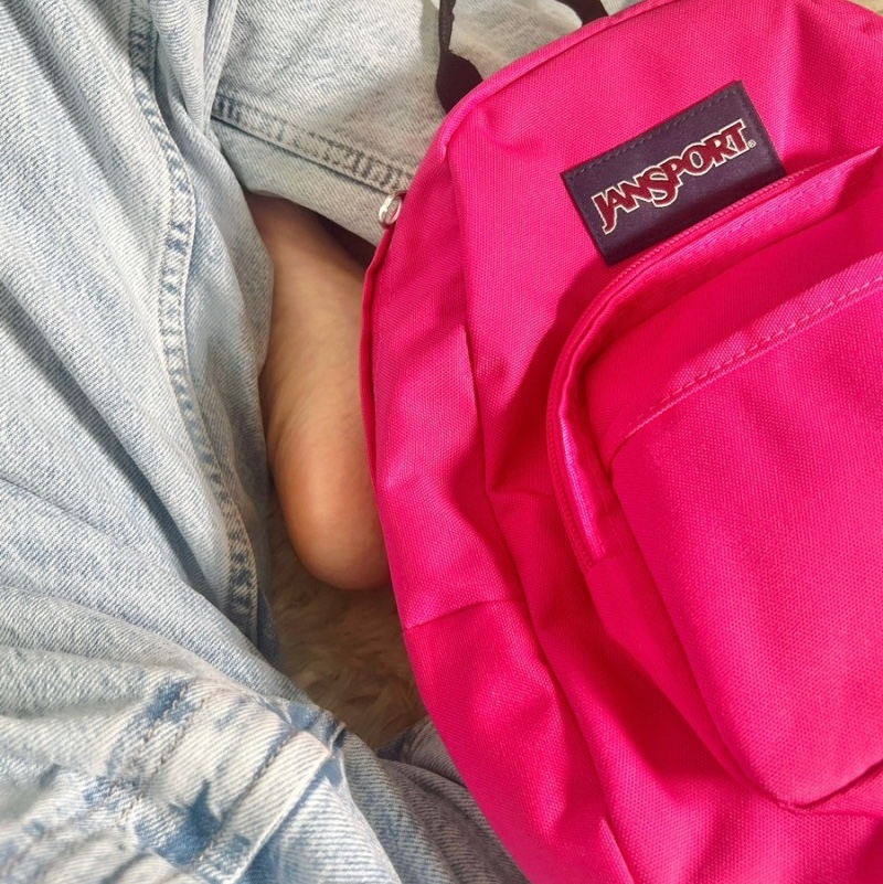 Jansport Half Pint Mini Backpack Midnight Magenta 착용 스타일 - 1