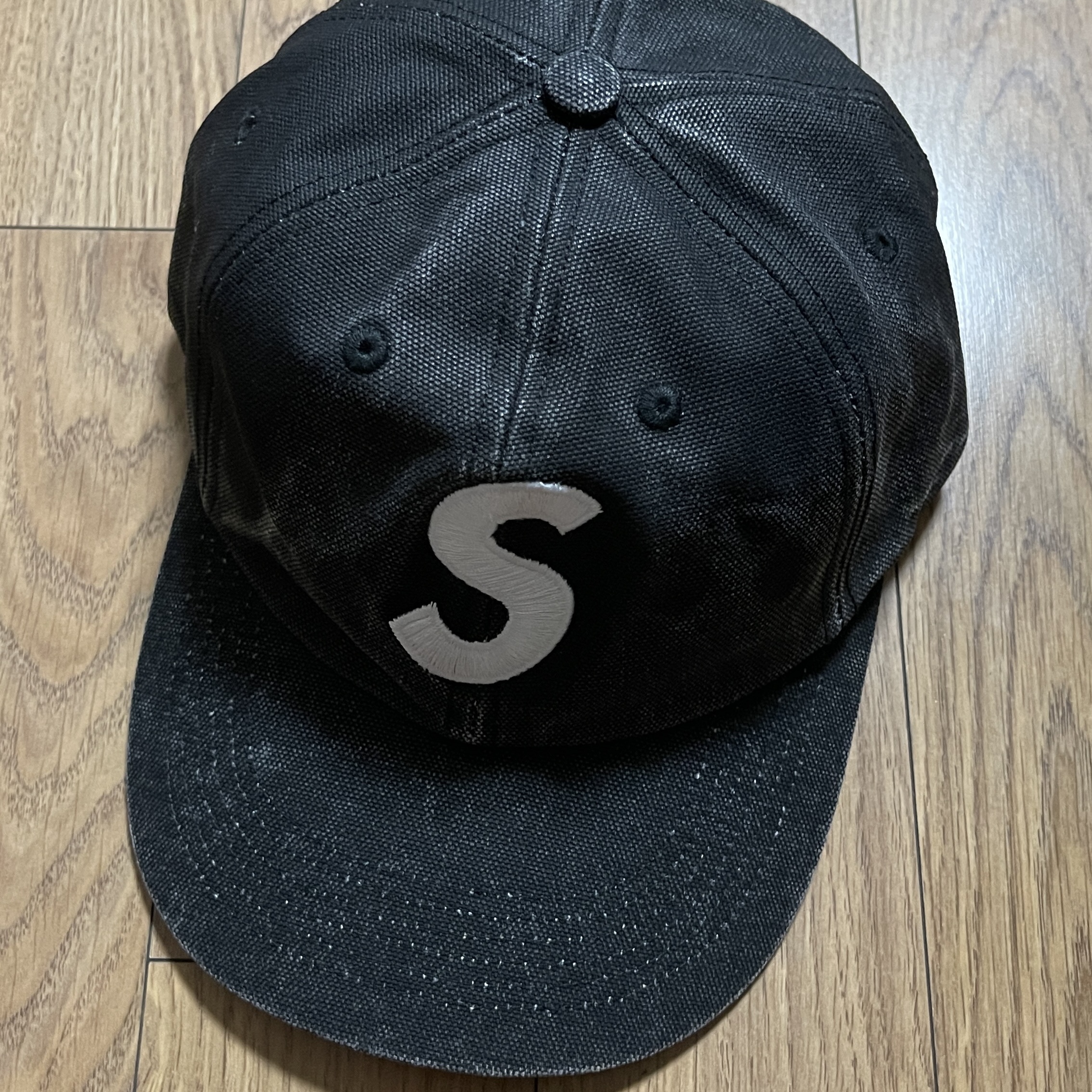 Supreme Pigment Canvas S Logo 6-Panel Black - 23SS 착용 스타일