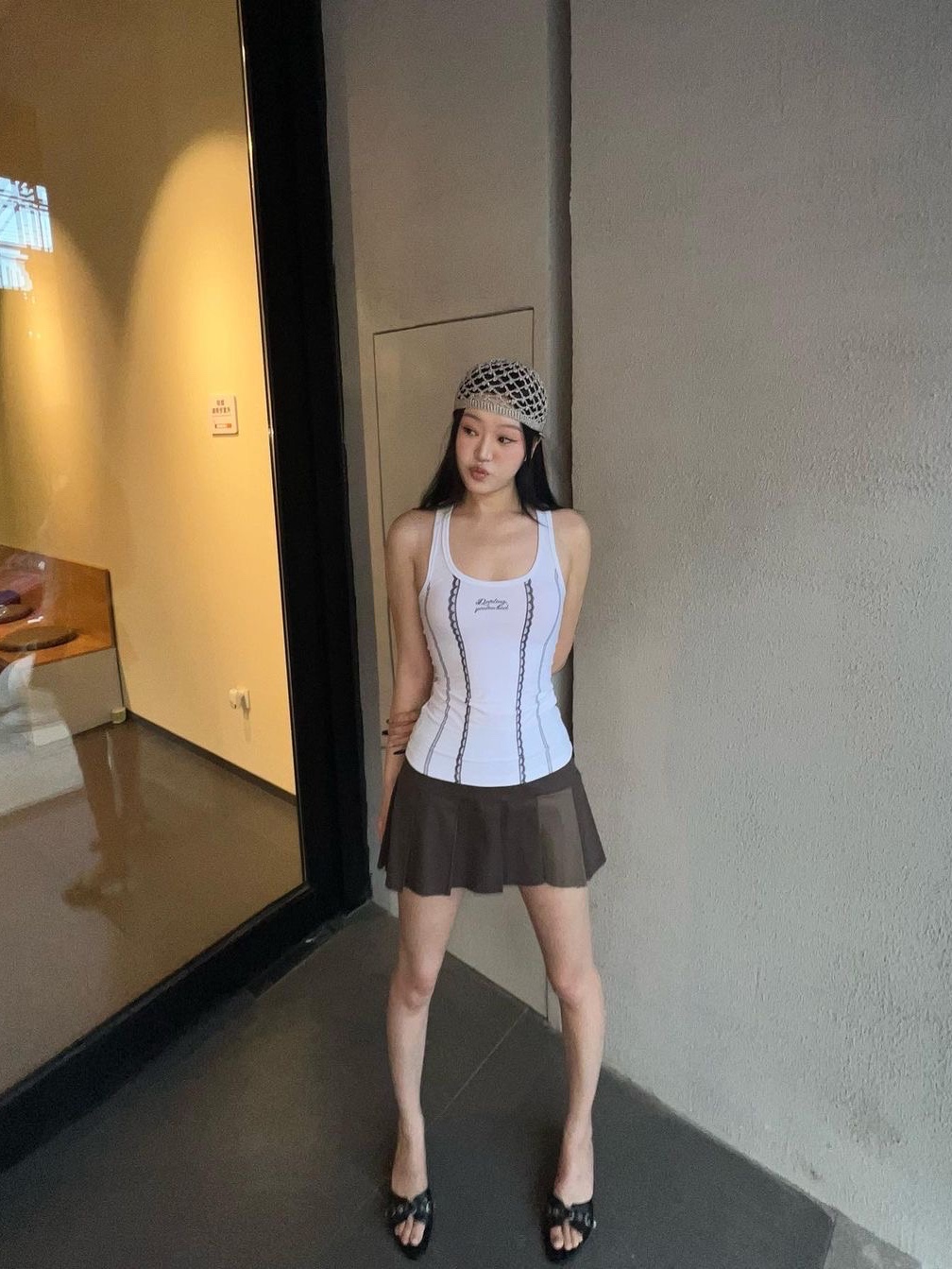 Darling You're Bad Women Lace Printed Sleeveless Tanned Khaki, Darling You're Bad Women Lace Printed Sleeveless Off White 착용 스타일 - 2