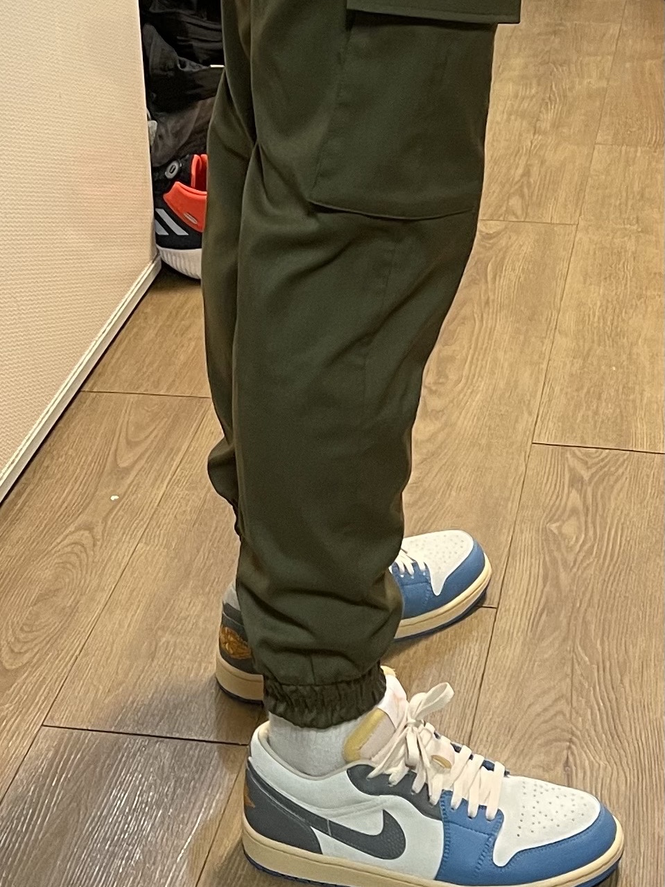 Jordan 1 Low SE Tokyo 96 착용 스타일 - 2
