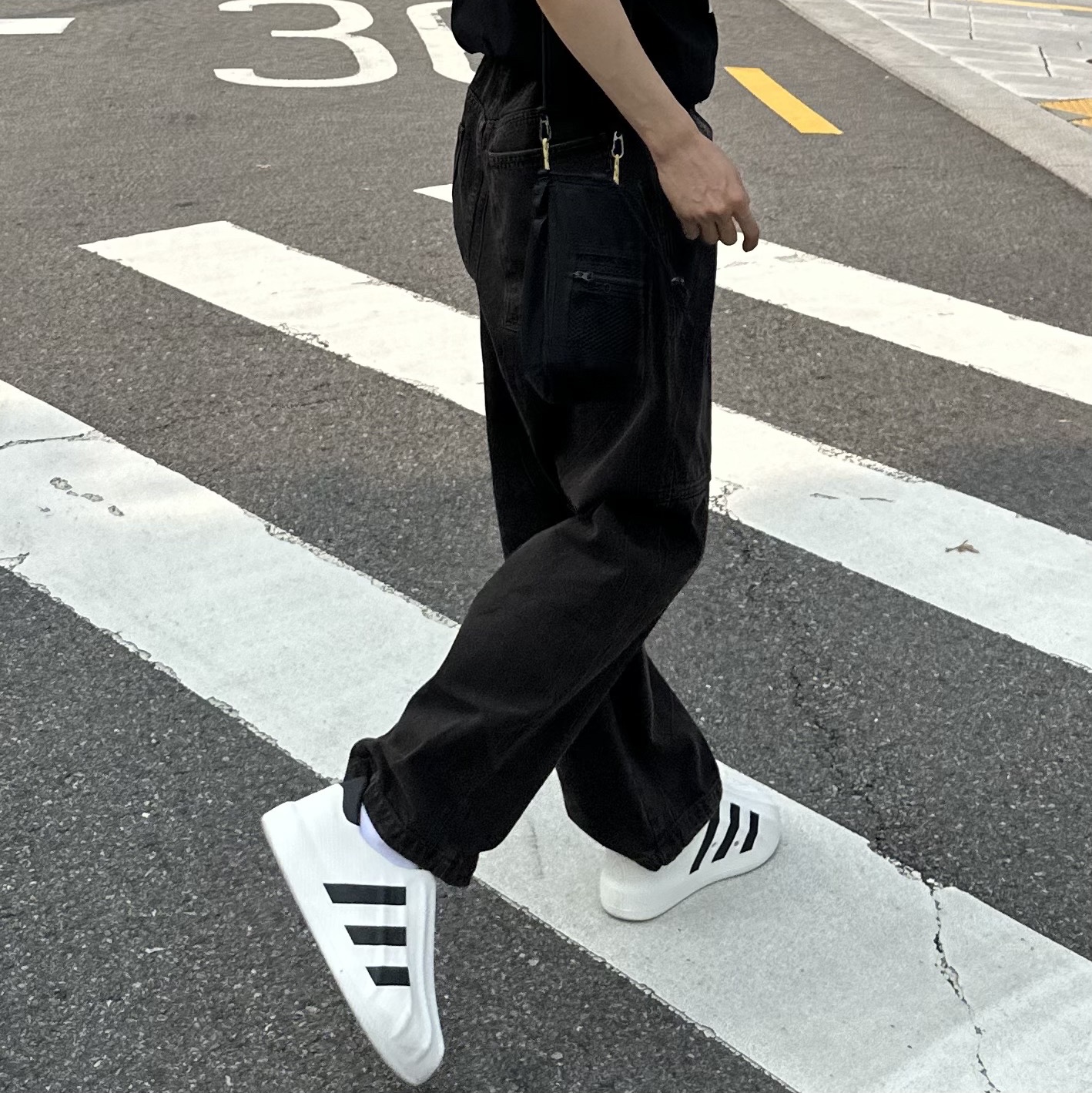 Adidas Adifom Superstar Core White 착용 스타일 - 4