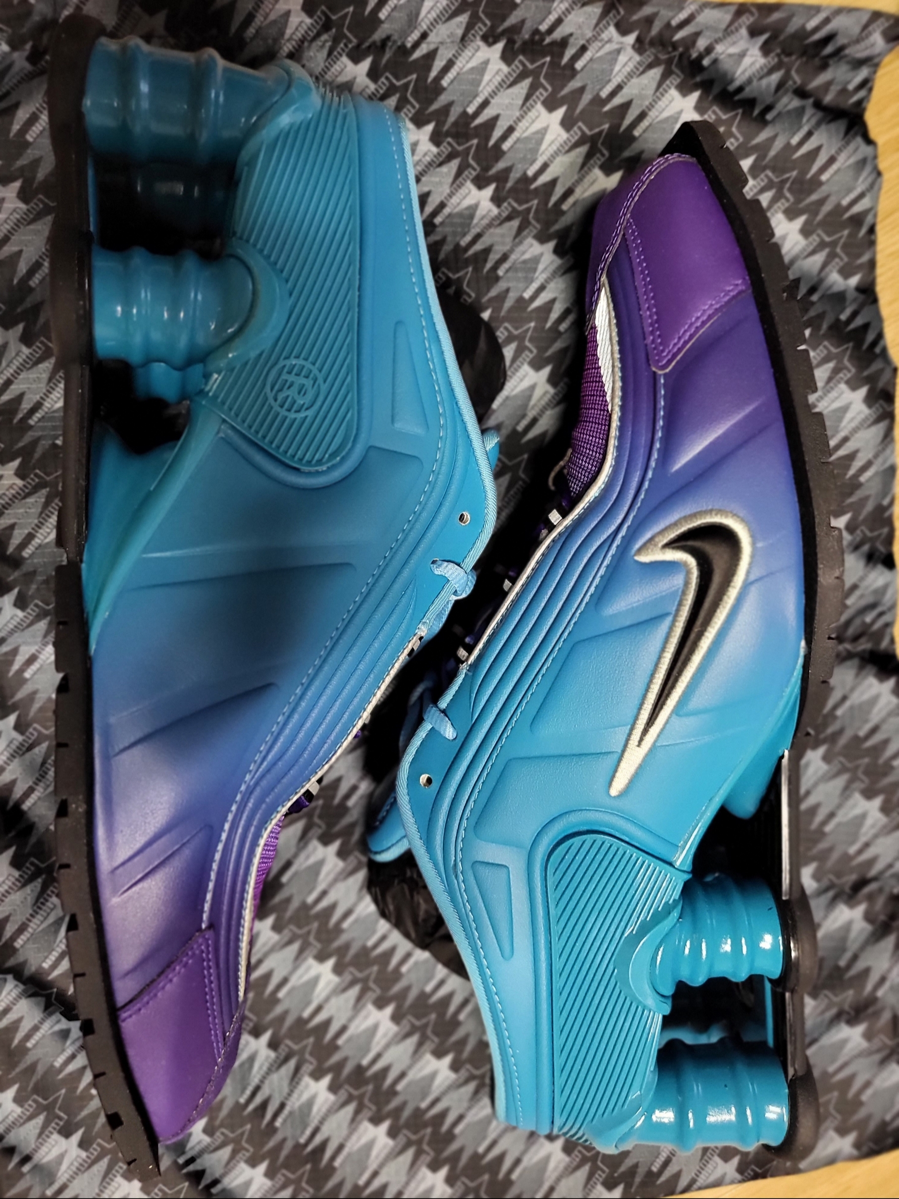 Nike x Martine Rose Shox MR4 Scuba Blue 착용 스타일