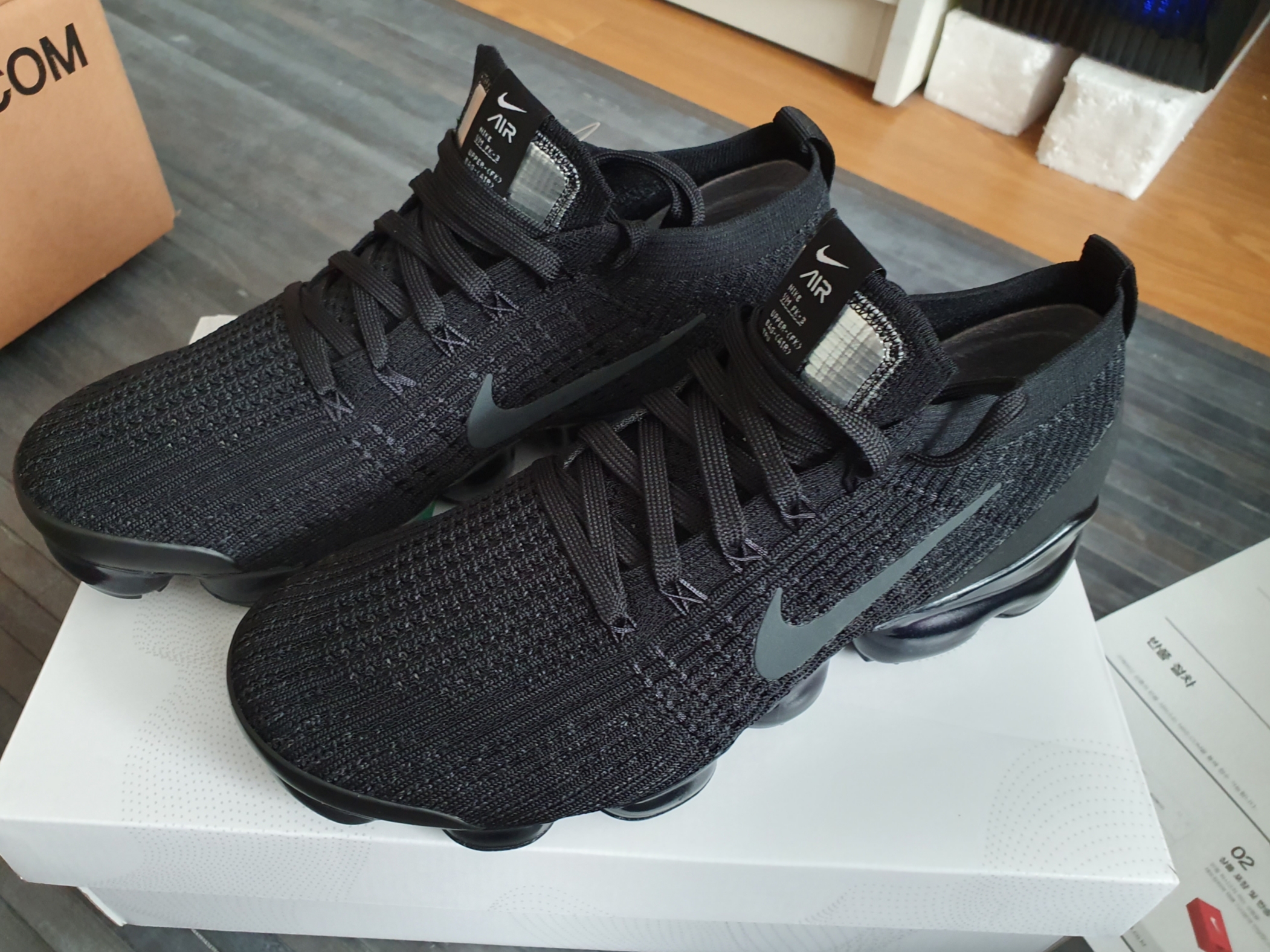 Nike Air VaporMax Flyknit 3.0 Triple Black 착용 스타일 - 3