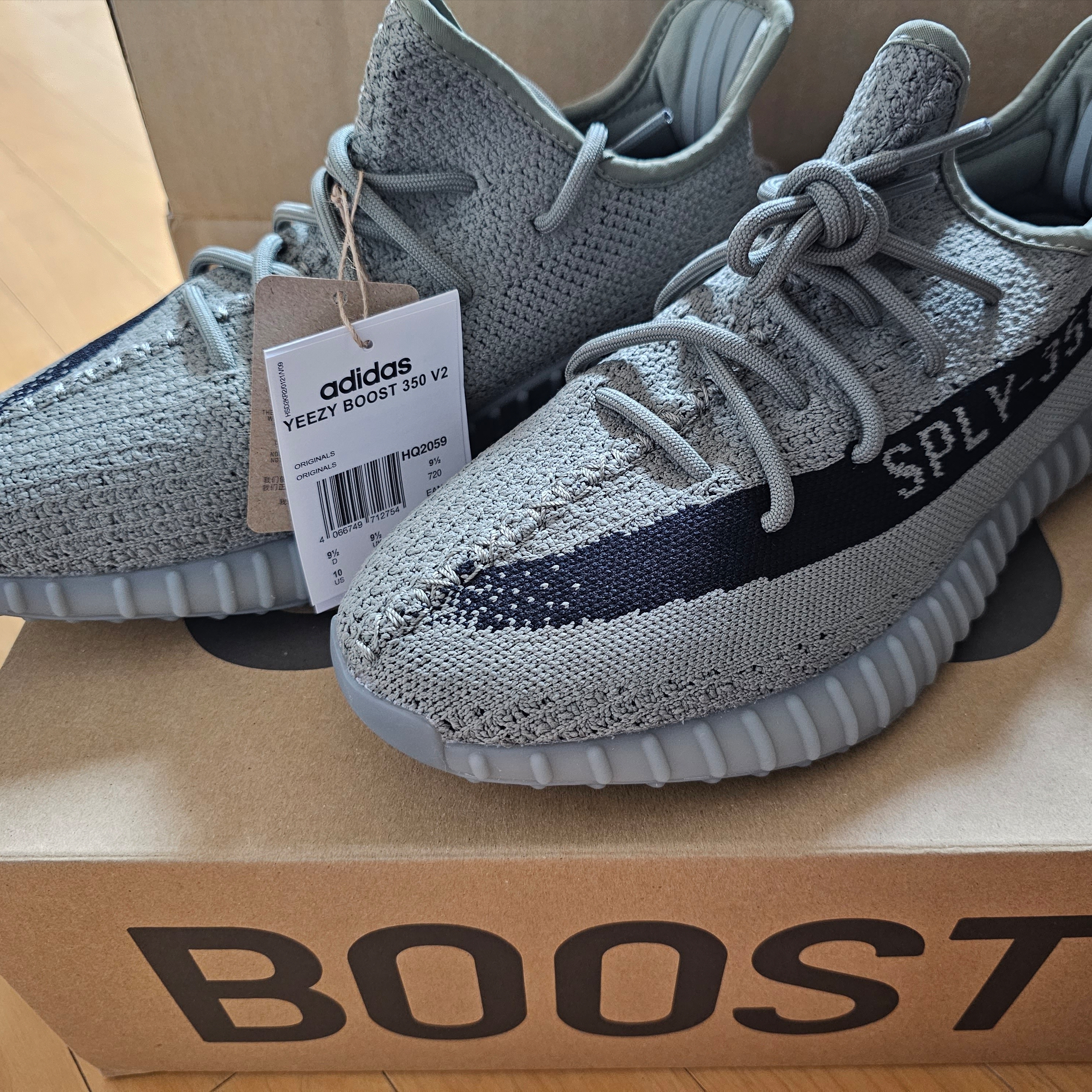 Adidas Yeezy Boost 350 V2 Granite Core Black 착용 스타일