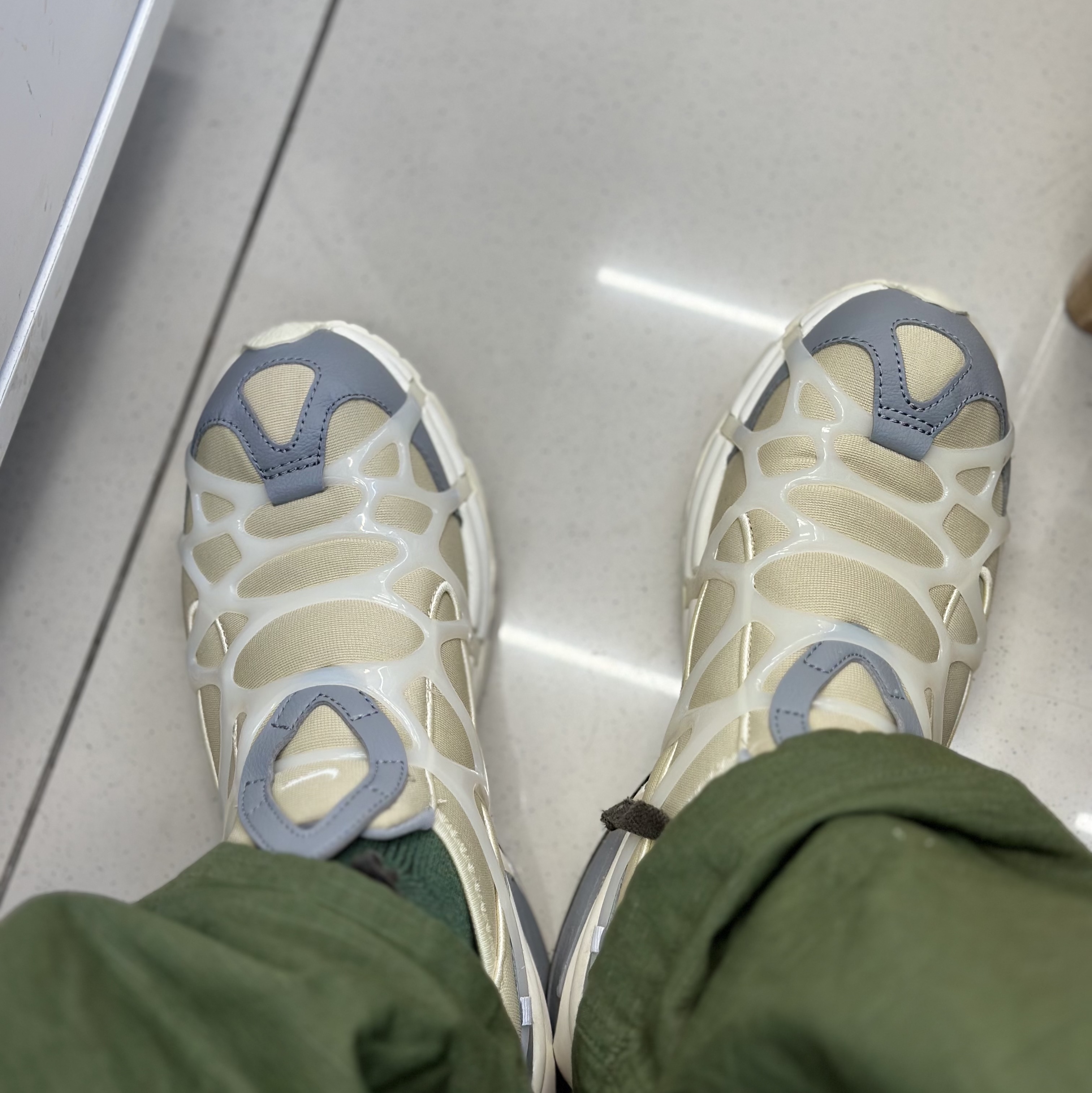 Nike Air Kukini Rattan and Particle Grey 착용 스타일