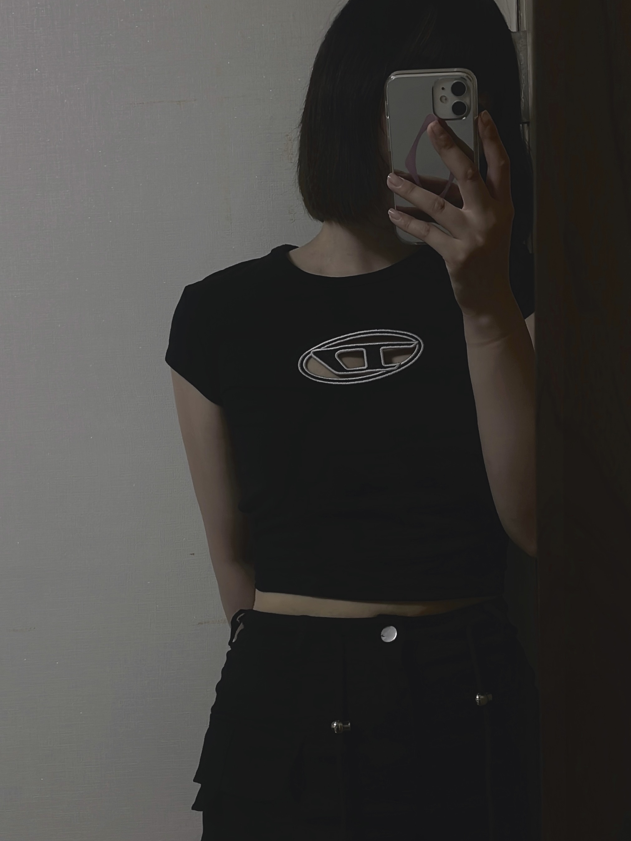 (W) Diesel T-Angie Peekaboo Logo T-Shirt Black 착용 스타일