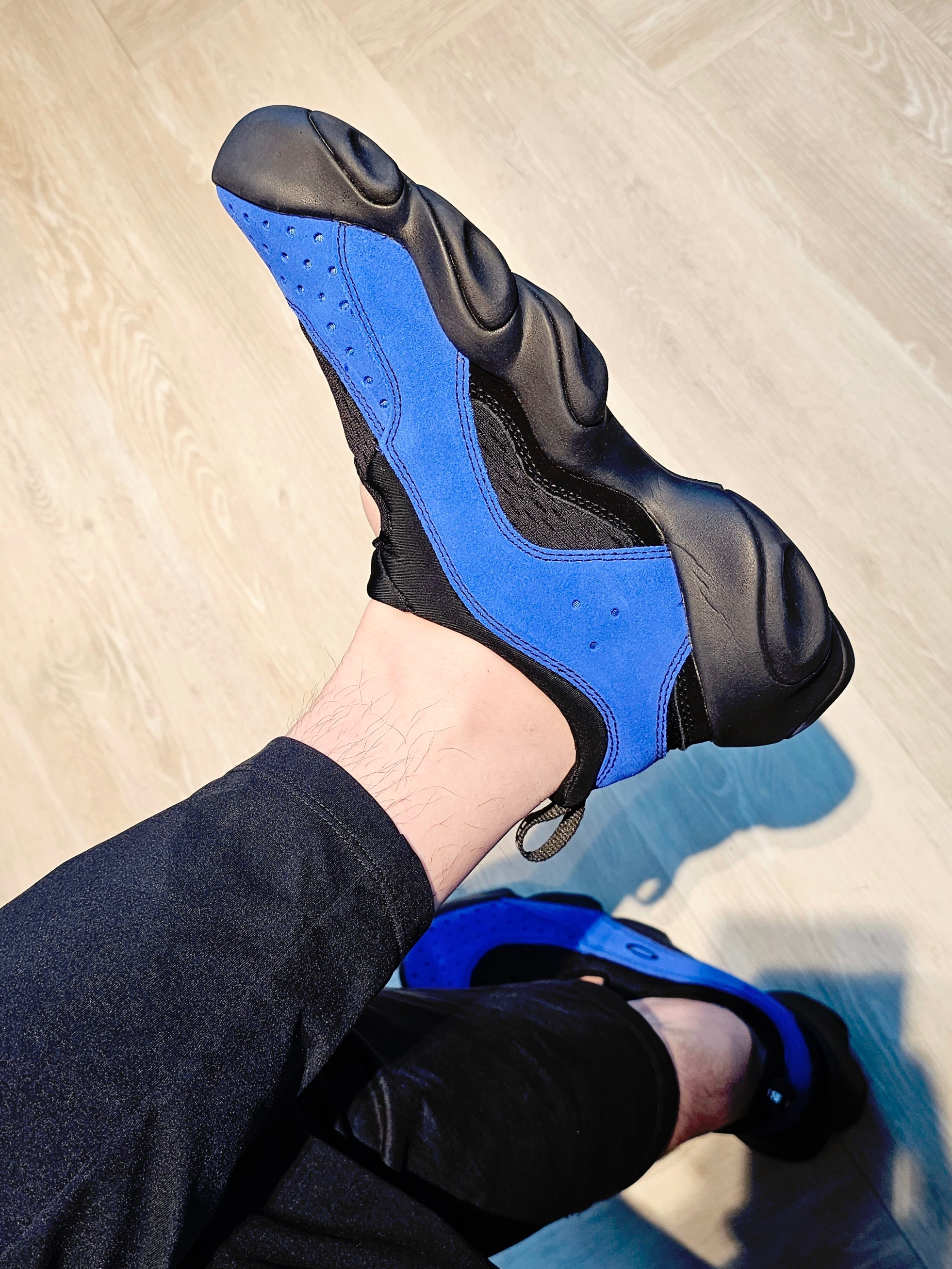 Oakley Factory Team x Brain Dead Flesh Sandal Electric Blue Black 착용 스타일 - 3