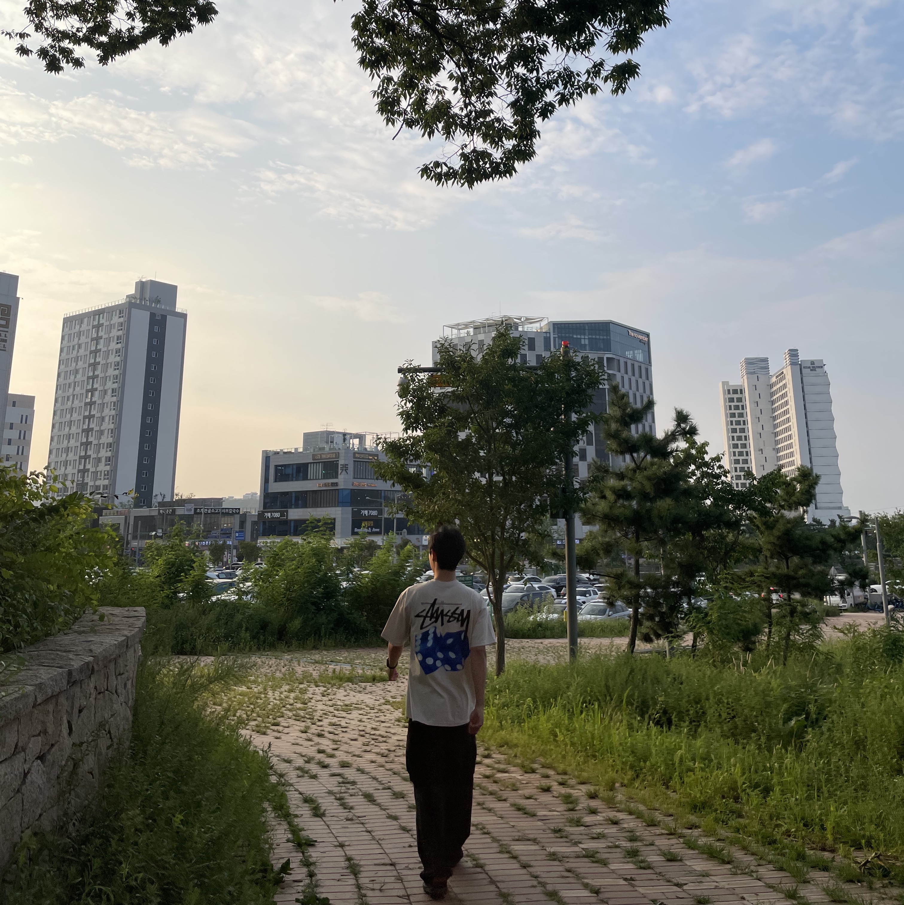 Stussy Diced Out T-Shirt Smoke 착용 스타일