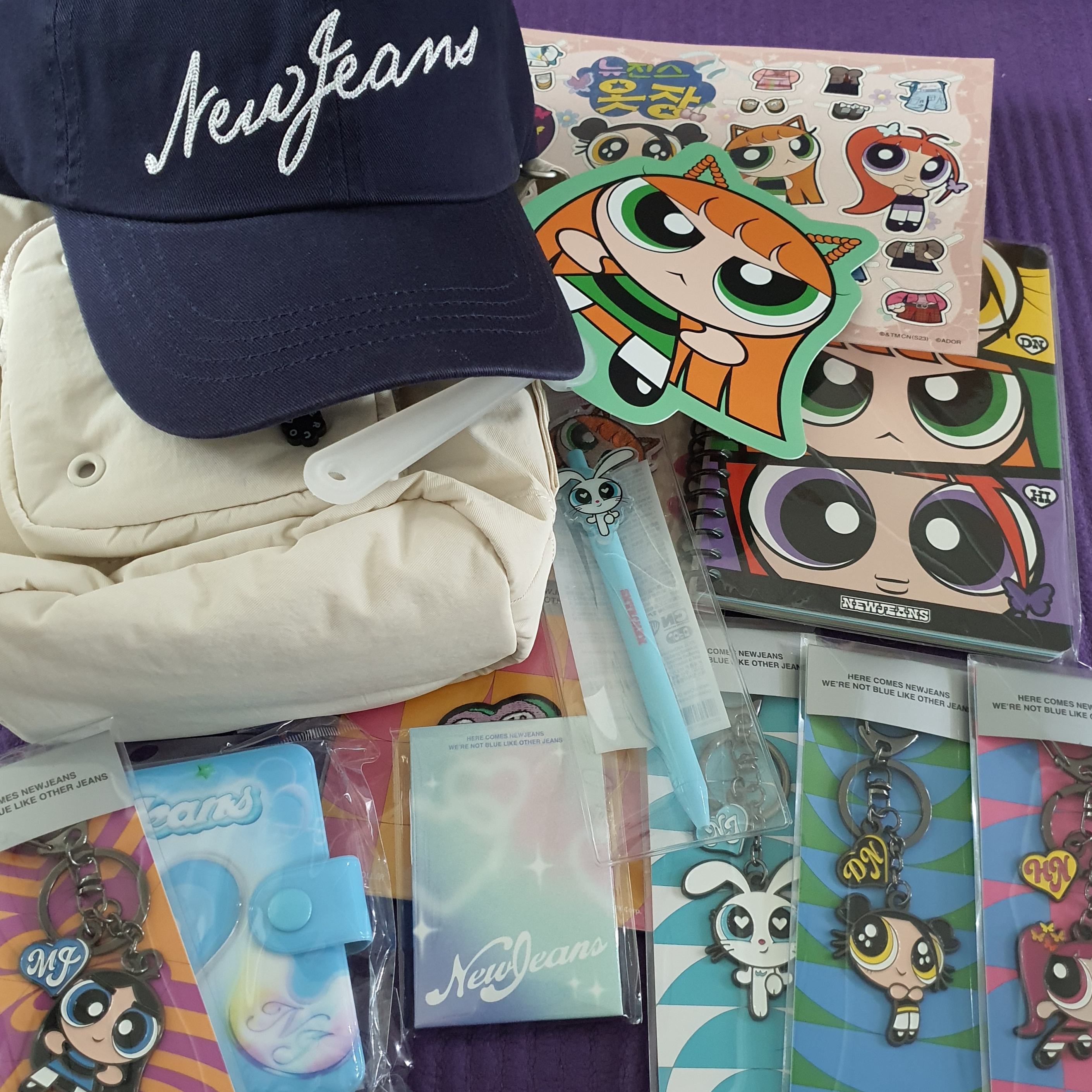 NewJeans x The Powerpuff Girls Acrylic Smarttok Haerin, NewJeans x The Powerpuff Girls Metal Keyring Minji 착용 스타일