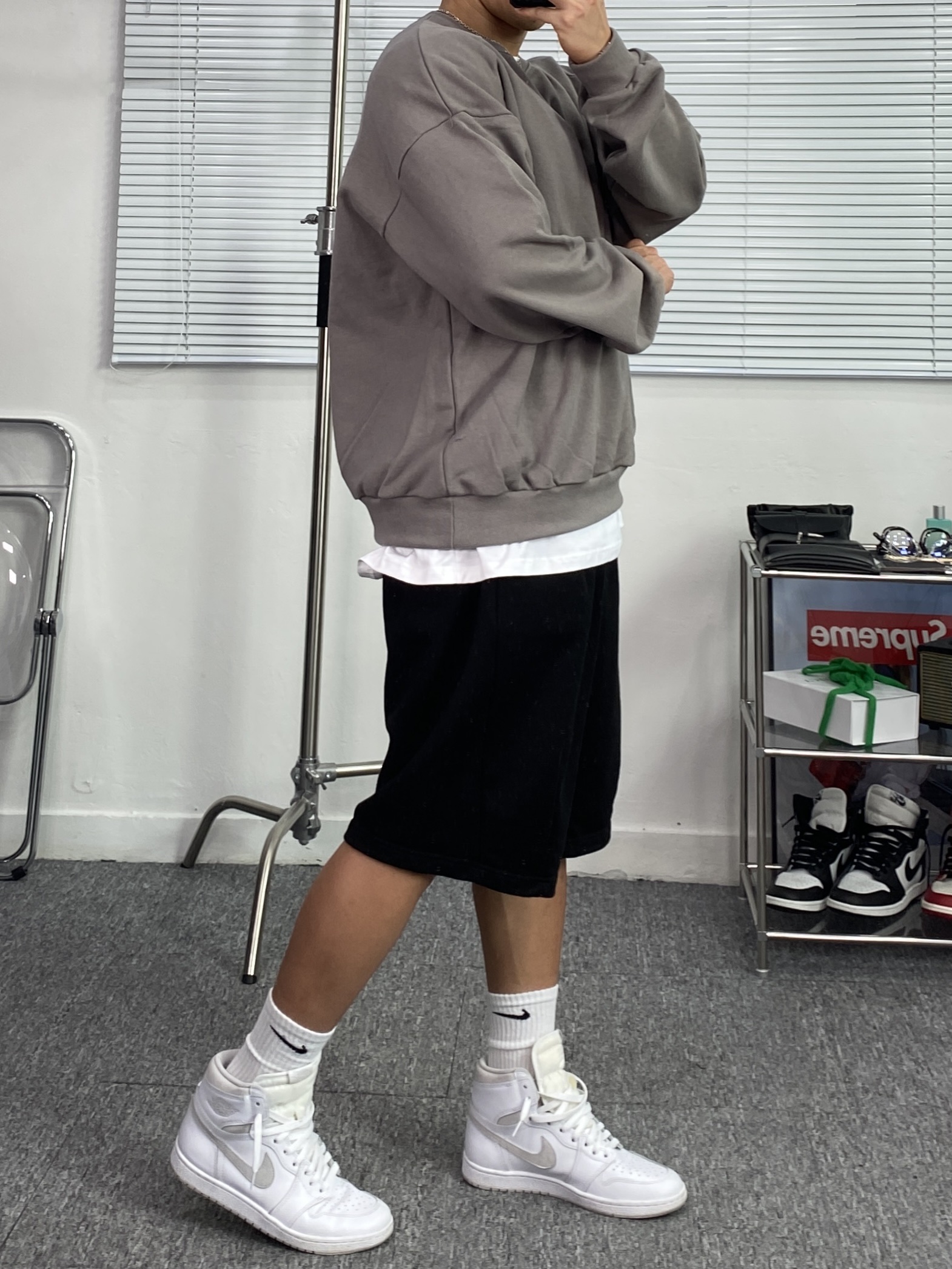 Jordan 1 High 85 Neutral Grey 착용 스타일 - 3