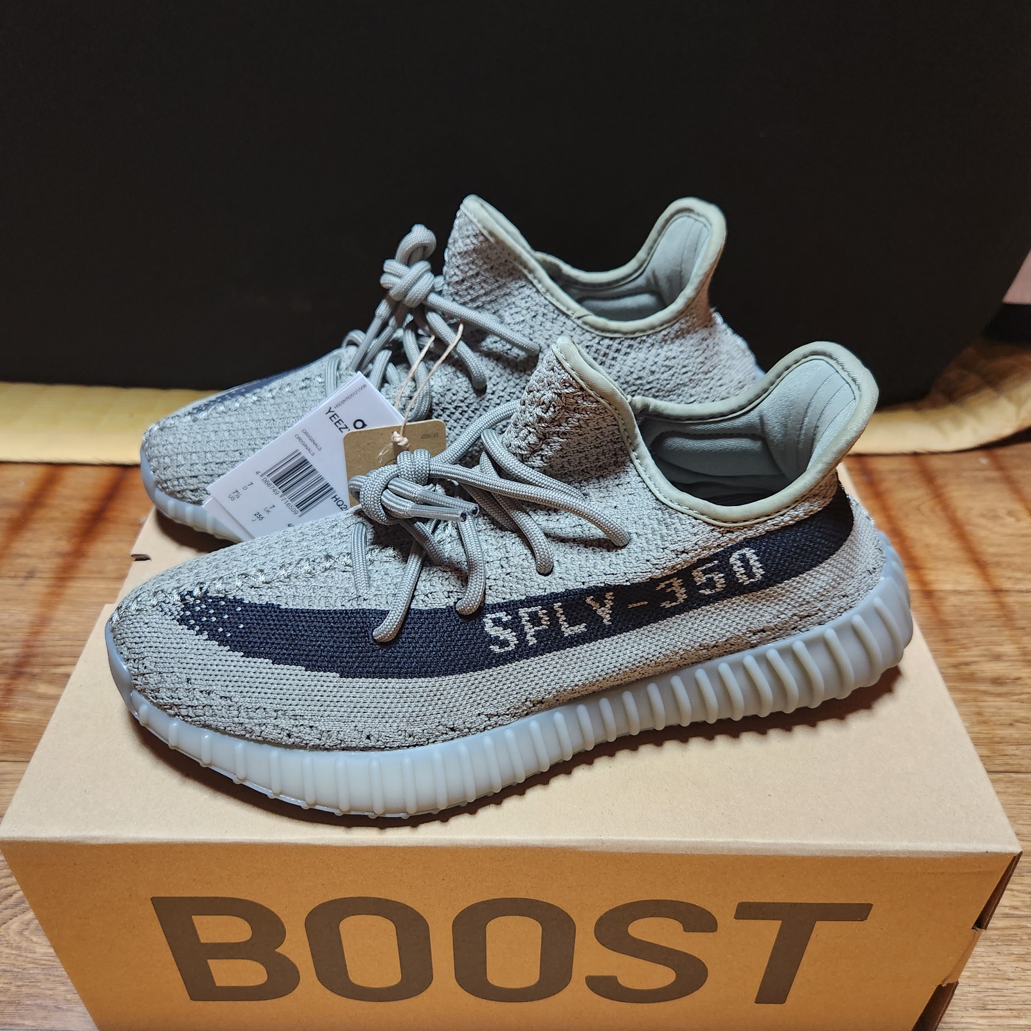 Adidas Yeezy Boost 350 V2 Granite Core Black 착용 스타일 - 3