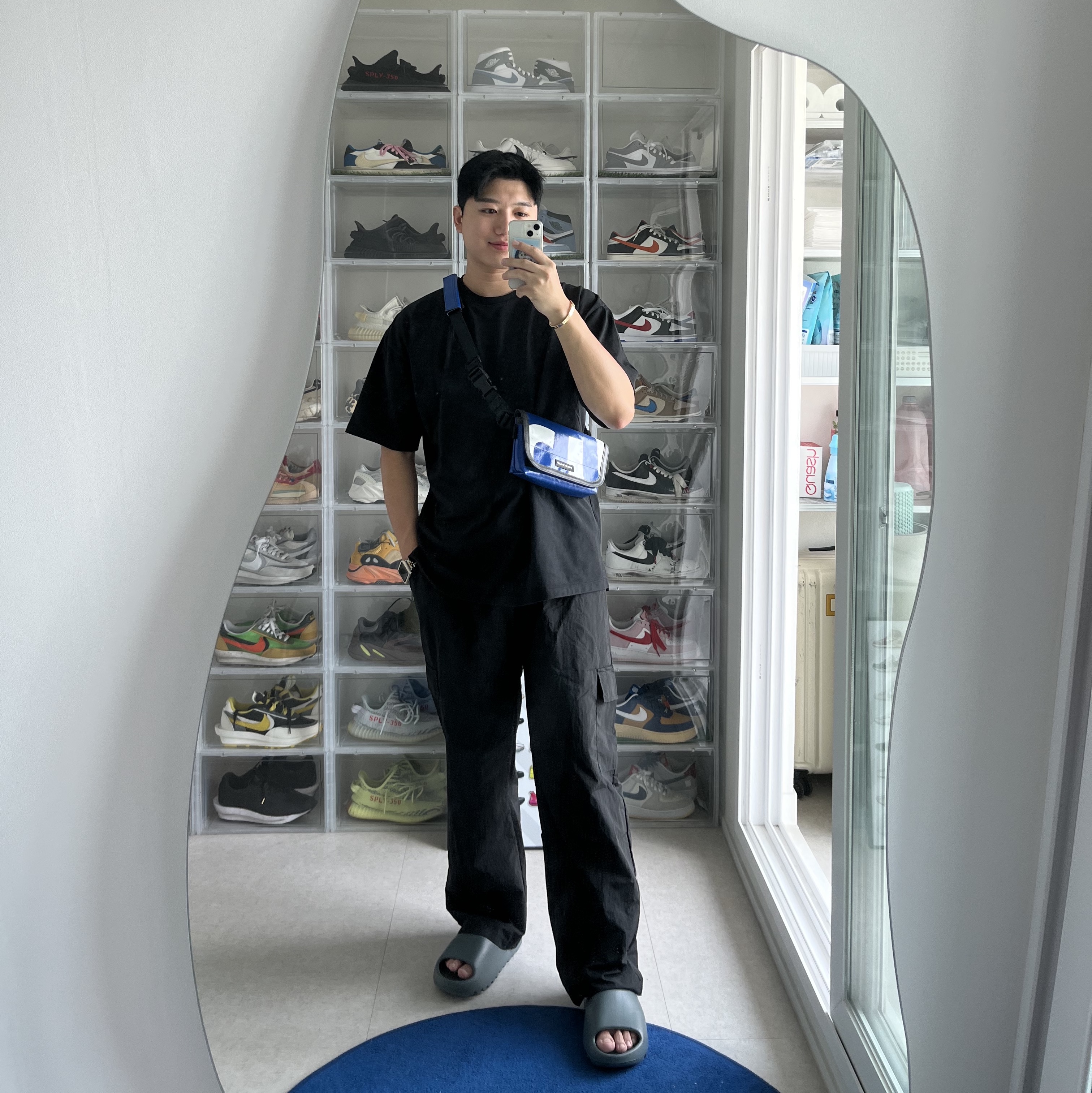 Jordan 1 x Travis Scott x Fragment Retro Low OG SP Military Blue, Adidas Yeezy Slide Slate Marine 착용 스타일