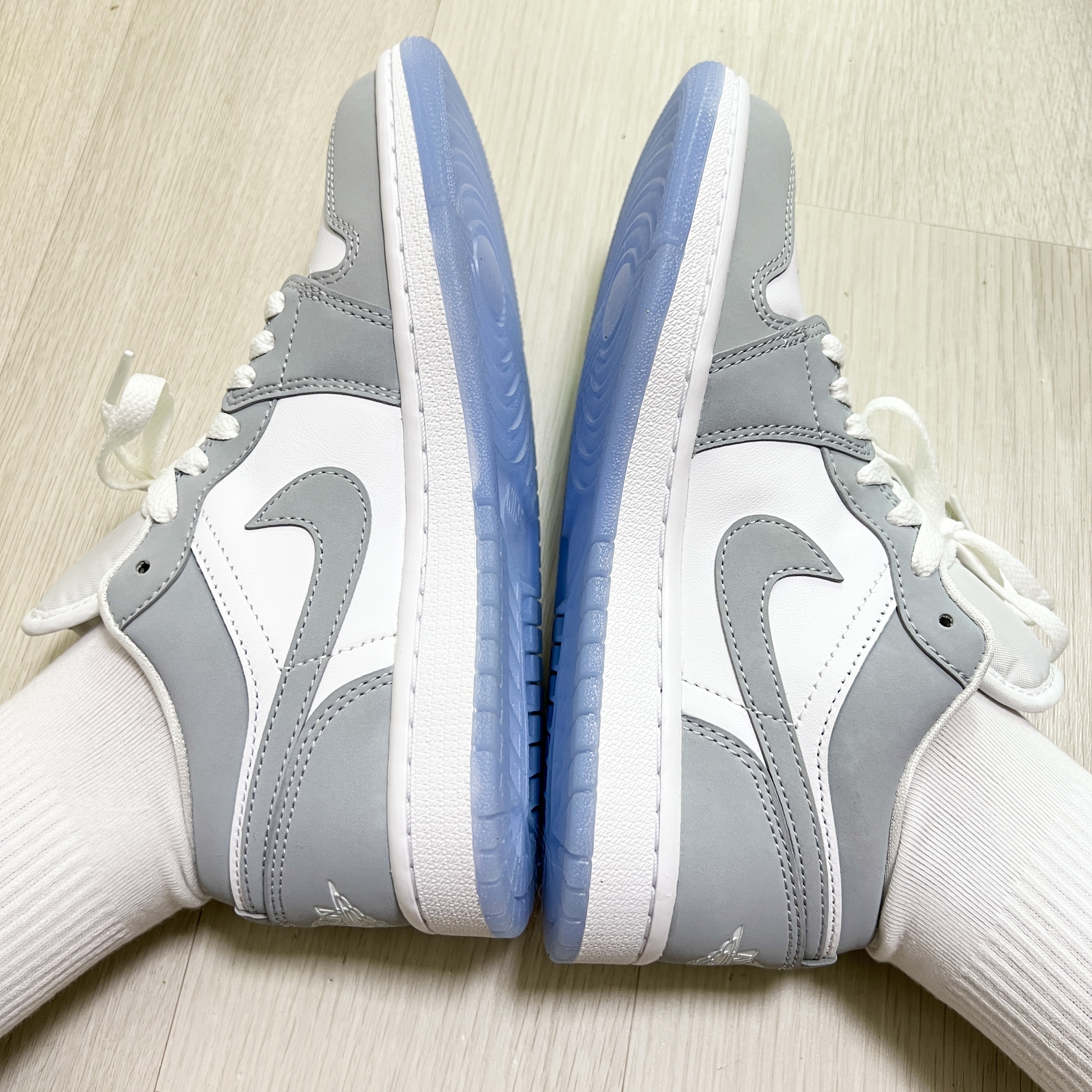 (W) Jordan 1 Low White Wolf Grey 착용 스타일 - 4