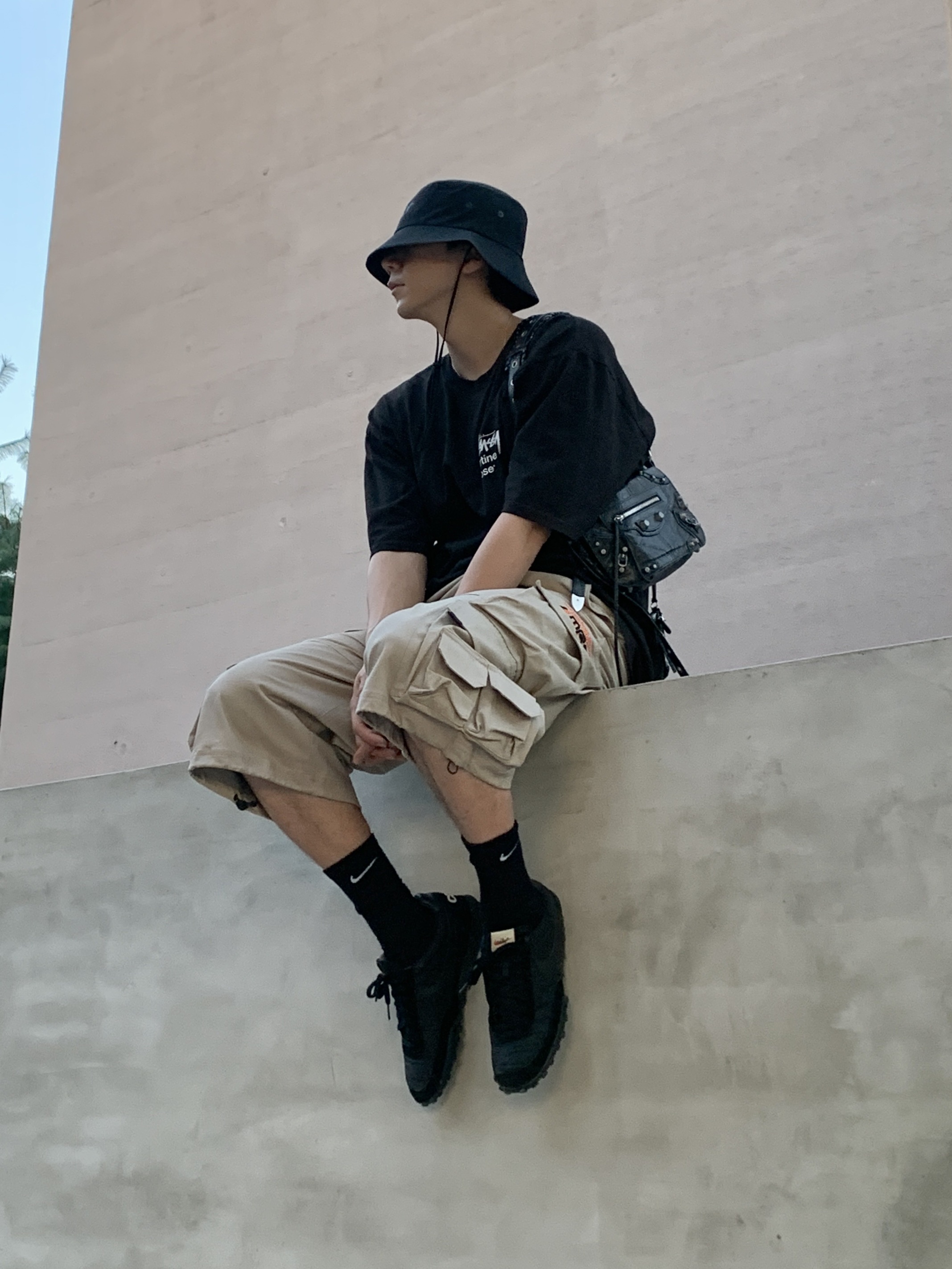 Arc'teryx Sinsolo Hat Black, Stussy x Martine Rose Collage Pigment Dyed T-Shirt Black 착용 스타일 - 1