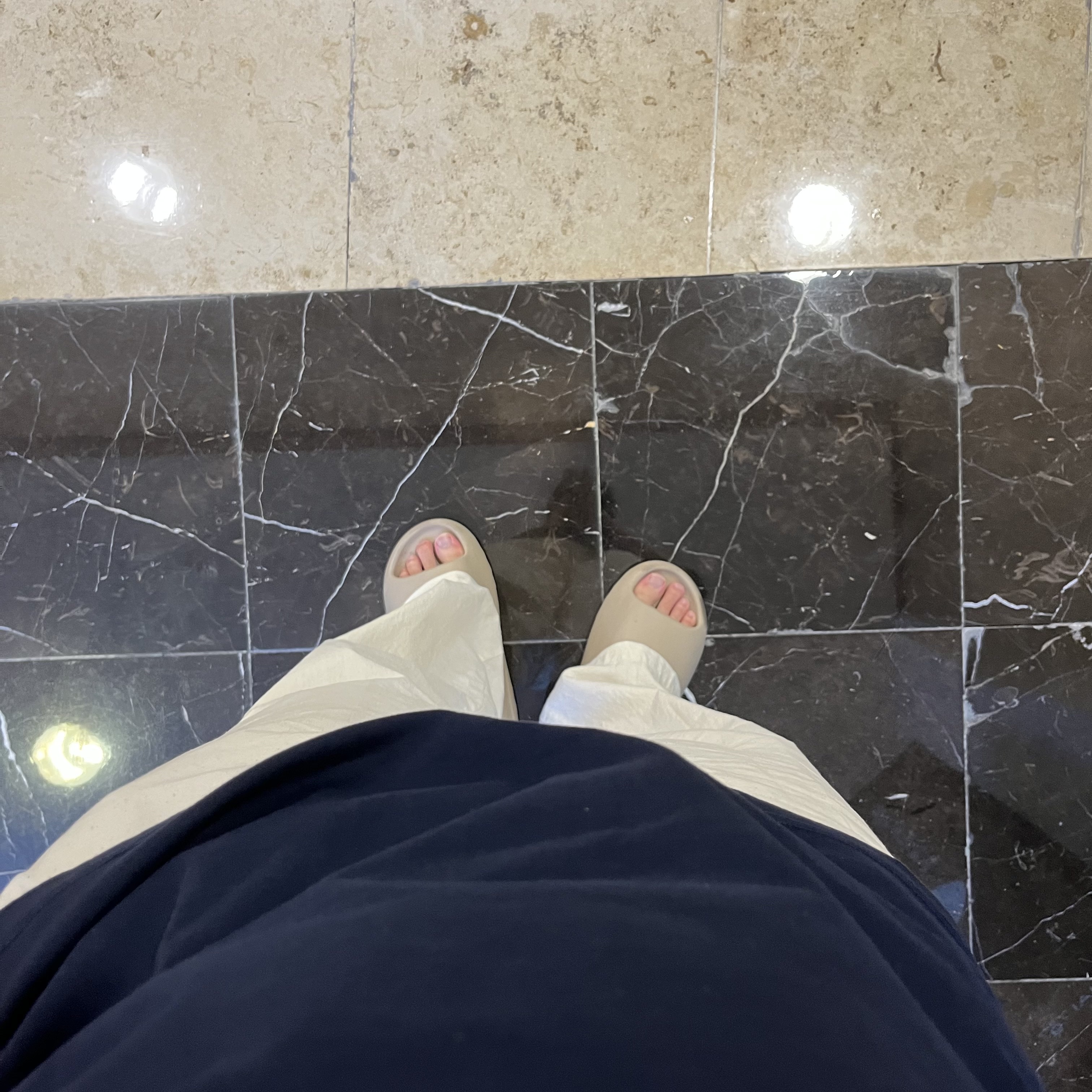 Adidas Yeezy Slide Pure - Re-Release Ver. 착용 스타일