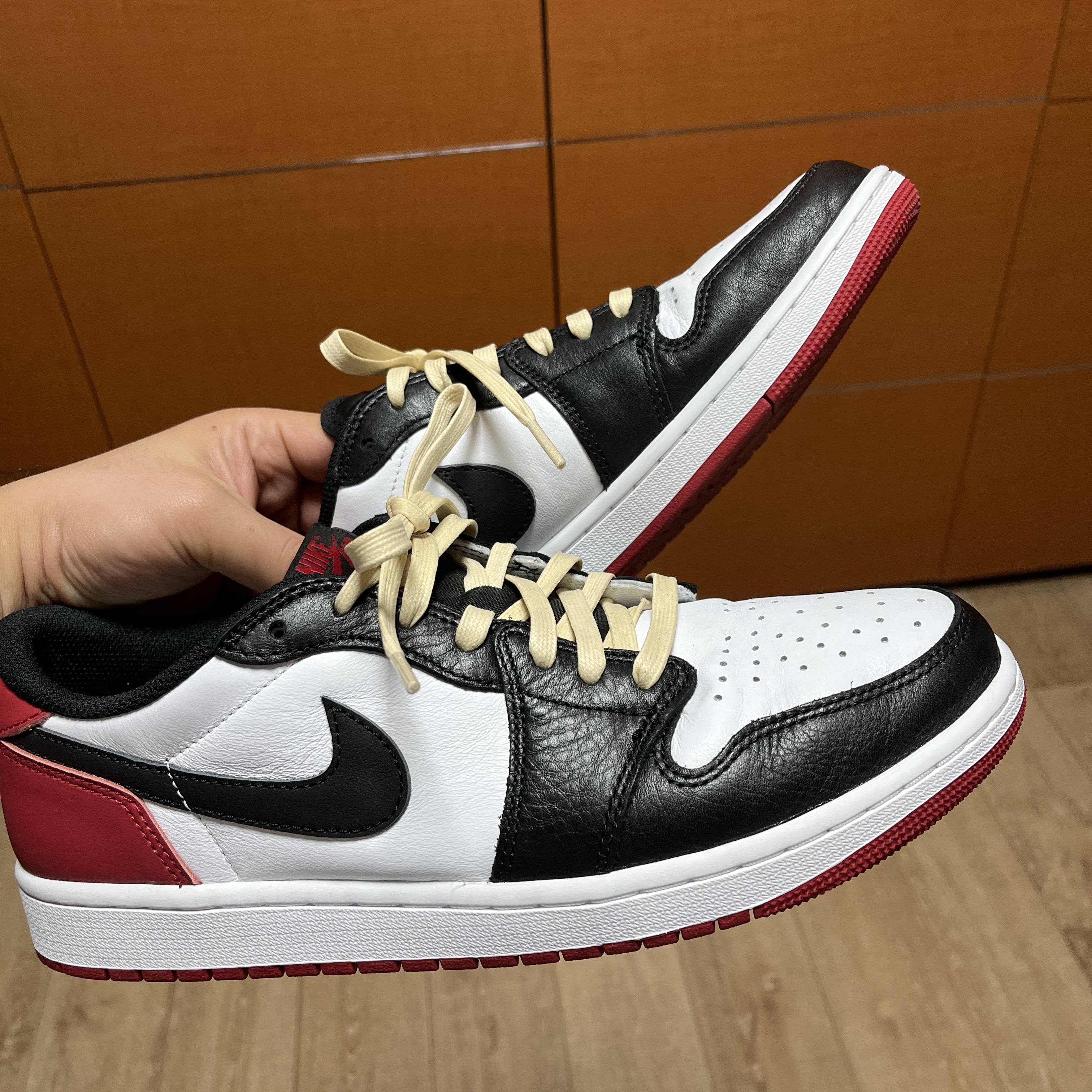 Jordan 1 Retro Low OG Black Toe 착용 스타일 - 3