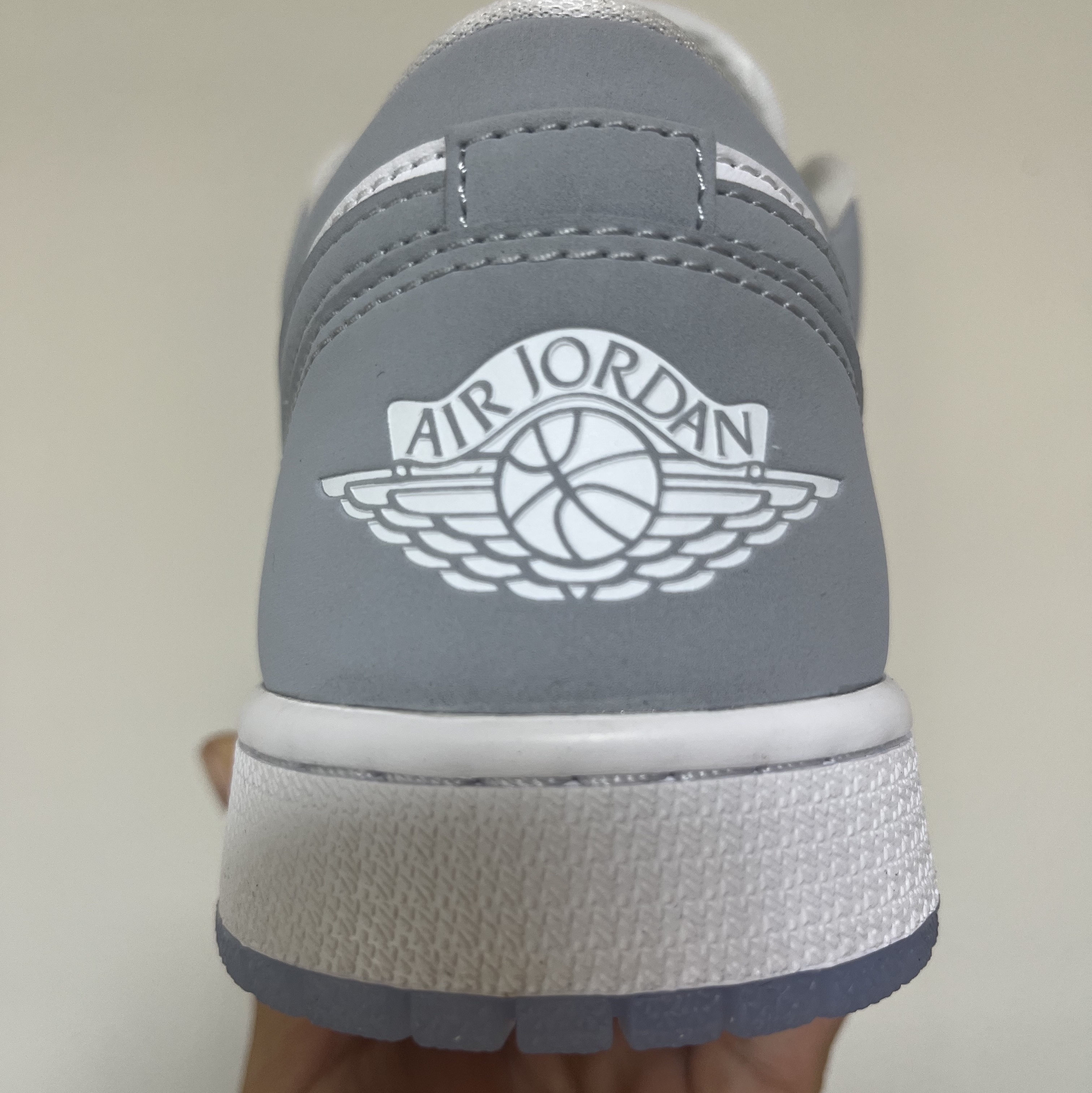 (W) Jordan 1 Low White Wolf Grey 착용 스타일 - 3