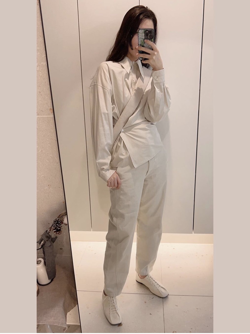 (W) Lemaire Twisted Shirt Light Cream - 22FW, (W) Lemaire Twisted Shirt White - 21FW 착용 스타일
