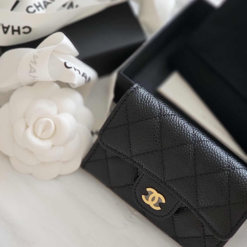 Chanel Classic Card Holder Grained Calfskin & Gold Black 착용 스타일 - 2