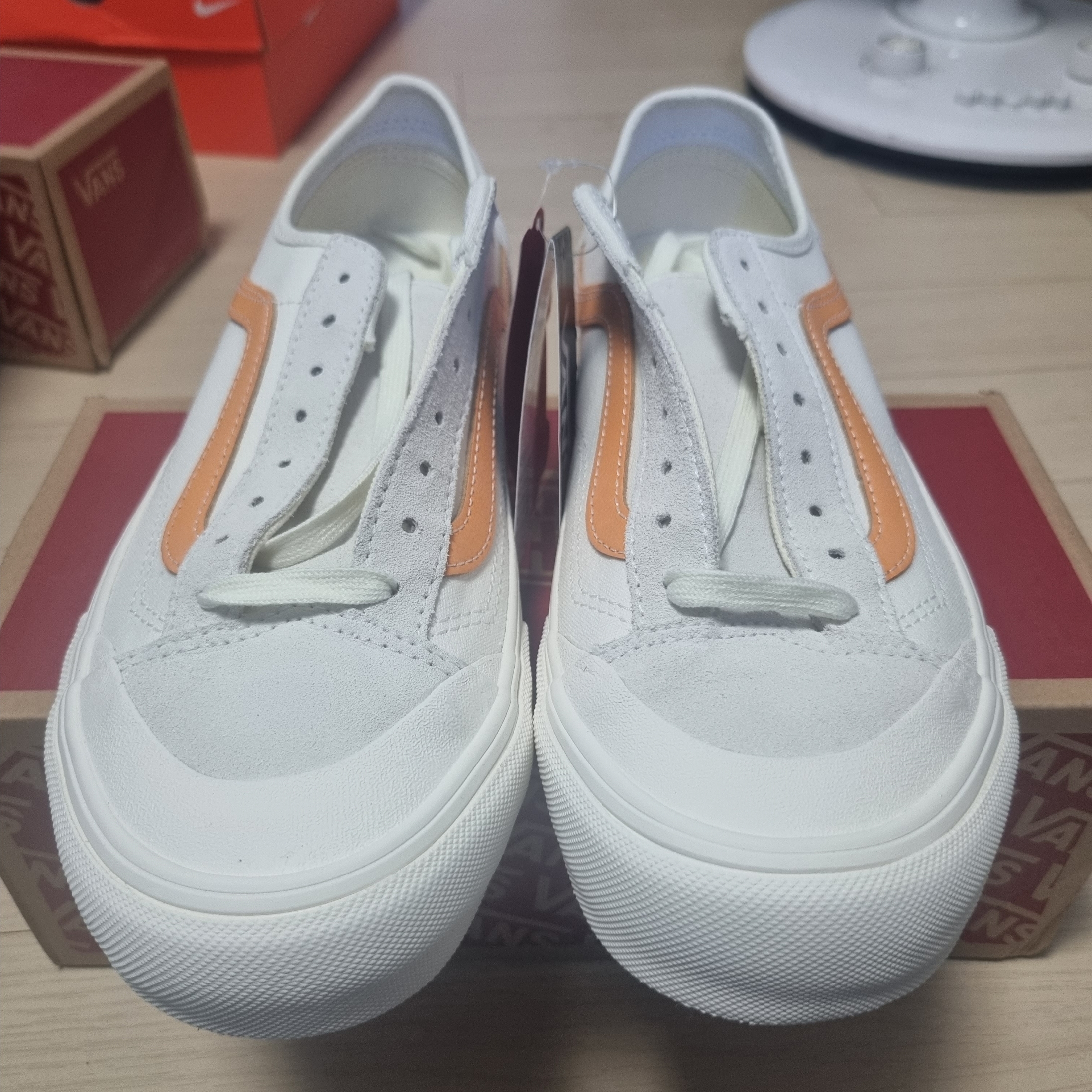 Vans Style 36 Decon SF Suede Marshmallow Orange 착용 스타일 - 1