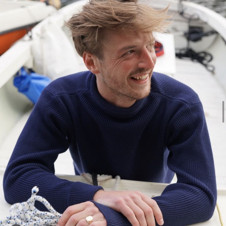 Andersen Andersen Navy Crewneck Navy Blue 착용 스타일