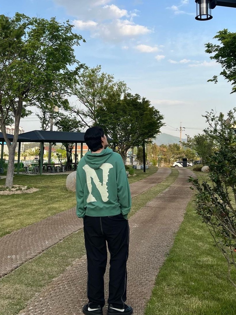 Netherworld Hoodie Olive 착용 스타일
