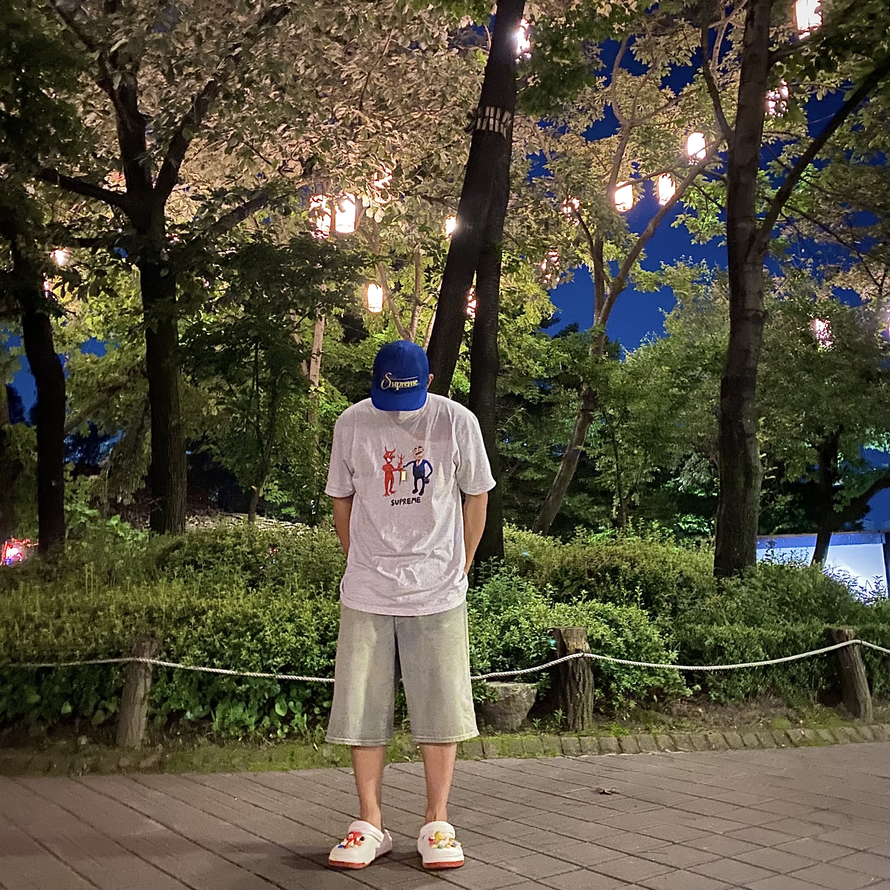 Supreme Baggy Denim Shorts Dirty Indigo - 23SS, Supreme Mesh 6-Panel Cap Royal - 23SS 착용 스타일 - 3