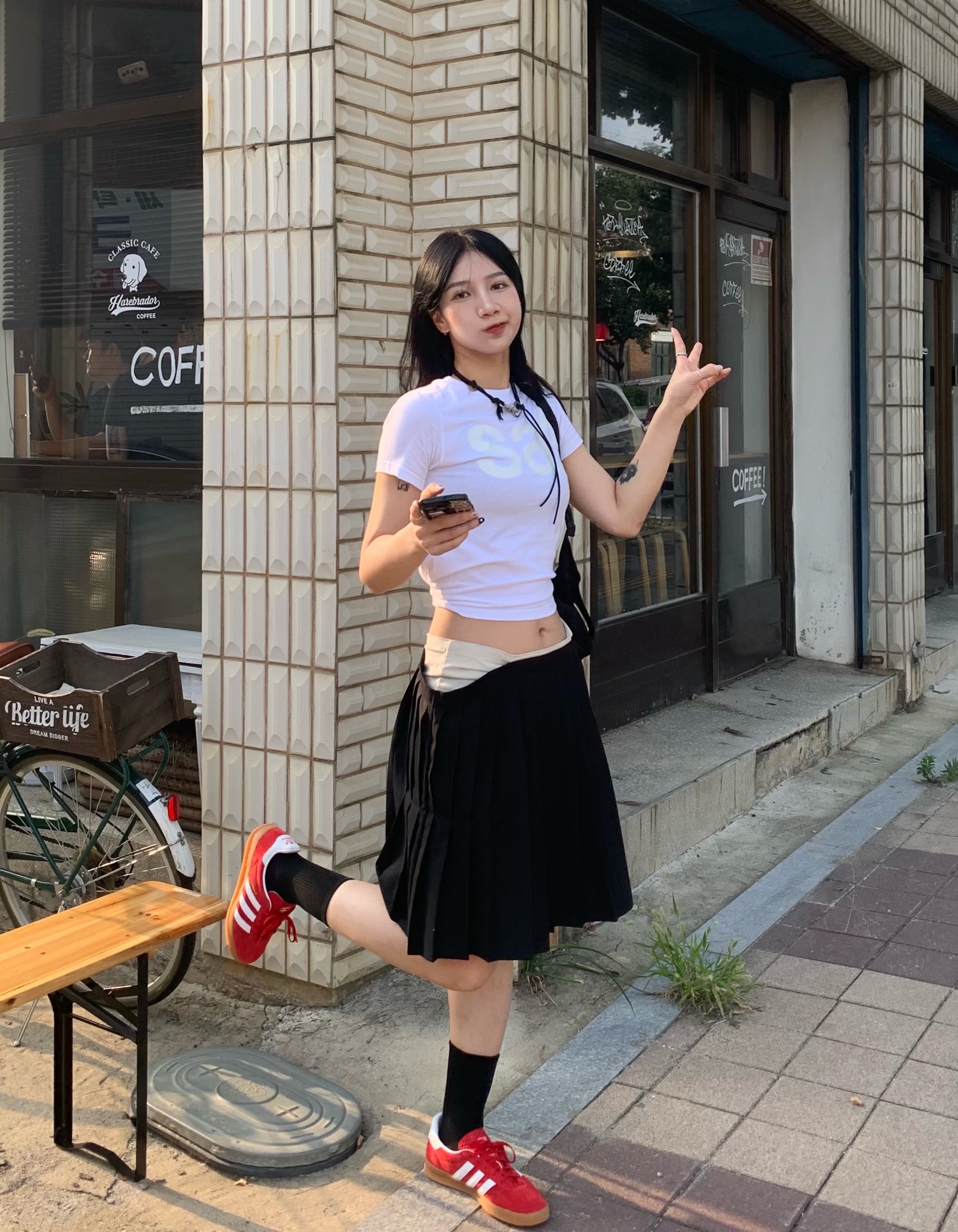 Adidas Gazelle Indoor Scarlet, [예약 배송][KREAM 단독] Safarispot 1/2 Basic Safari T-Shirt White 착용 스타일 - 2