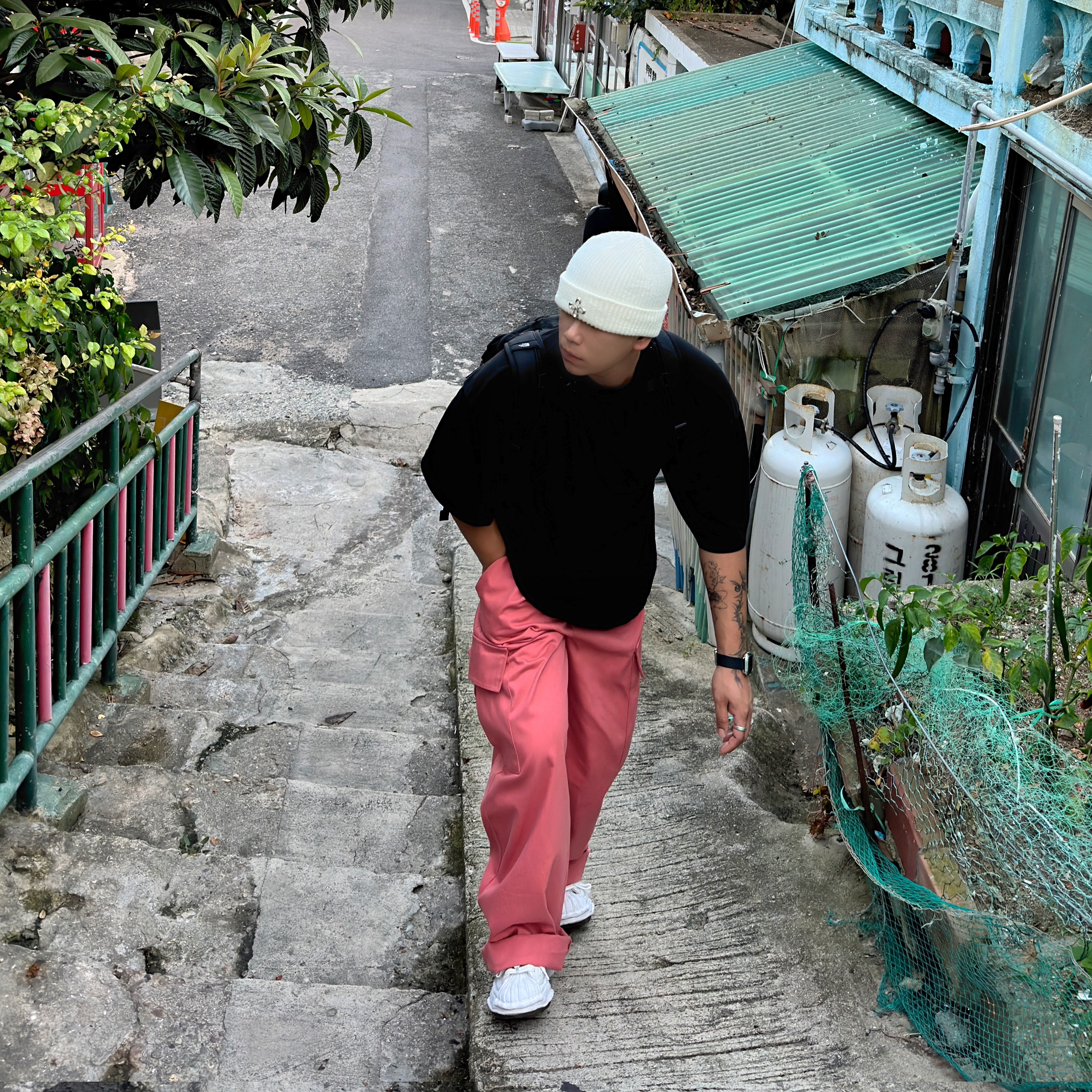 Maison Mihara Yasuhiro Blakey OG Sole Leather Low-top Sneakers White, The North Face Big Shot Black 착용 스타일 - 4
