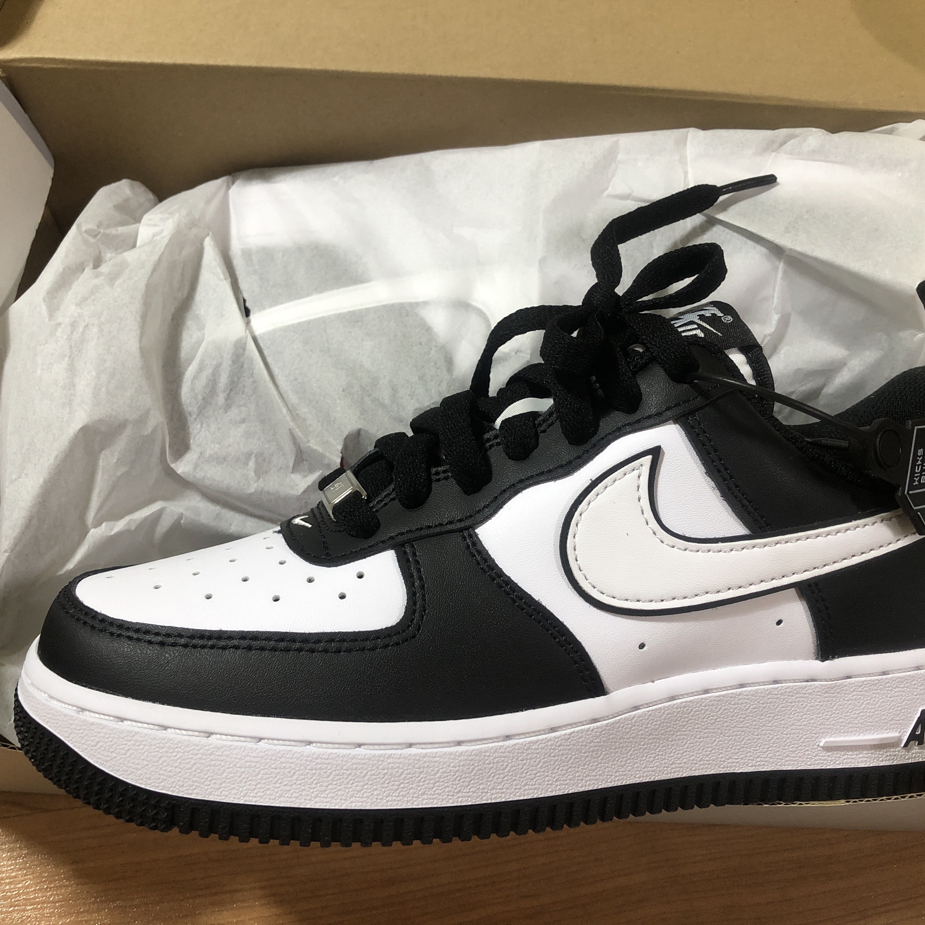 Nike Air Force 1 '07 Black White 착용 스타일