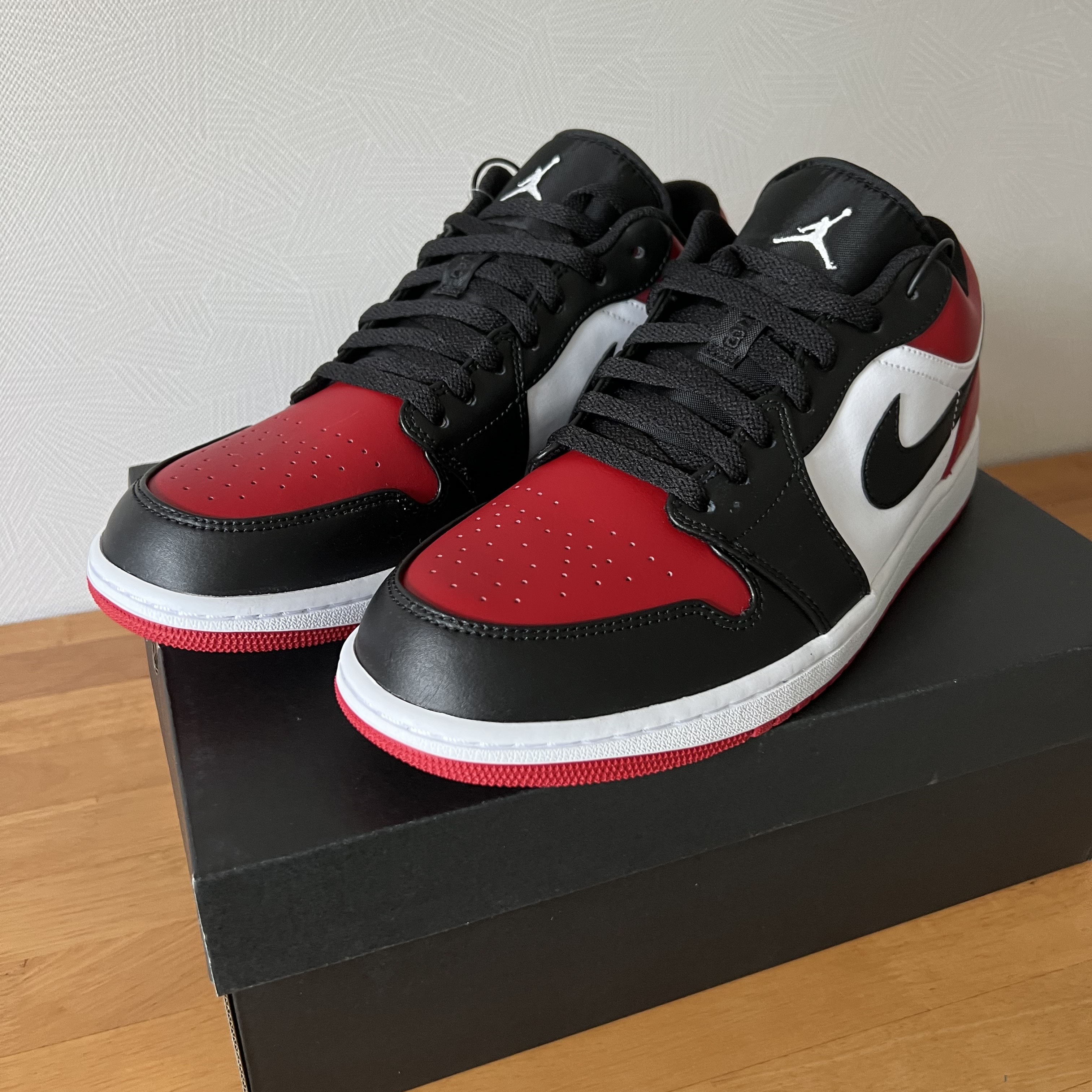 Jordan 1 Low Bred Toe 착용 스타일 - 1
